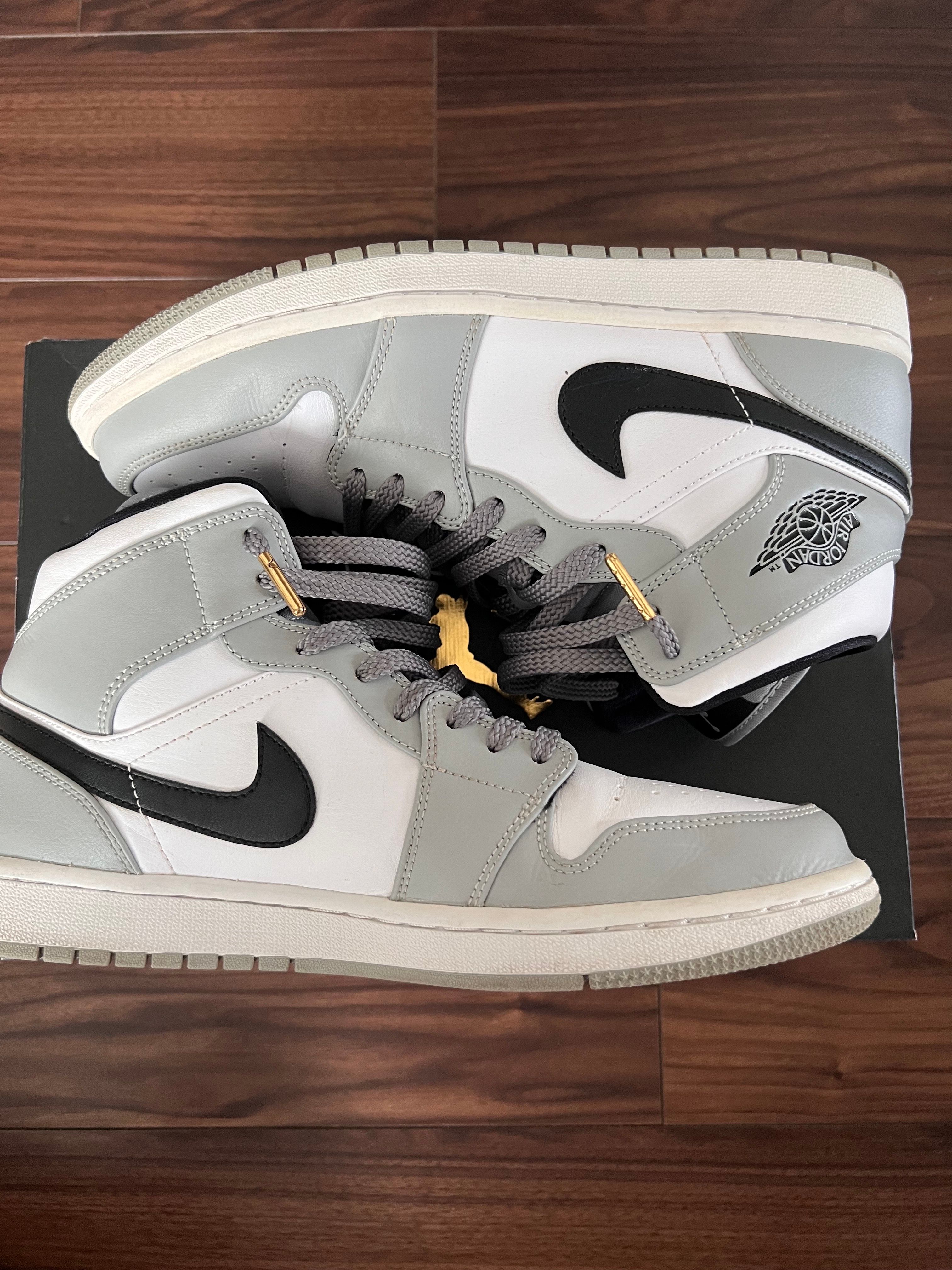 Nike Air Jordan 1 Mid "Light Smoke Grey/White/Black"