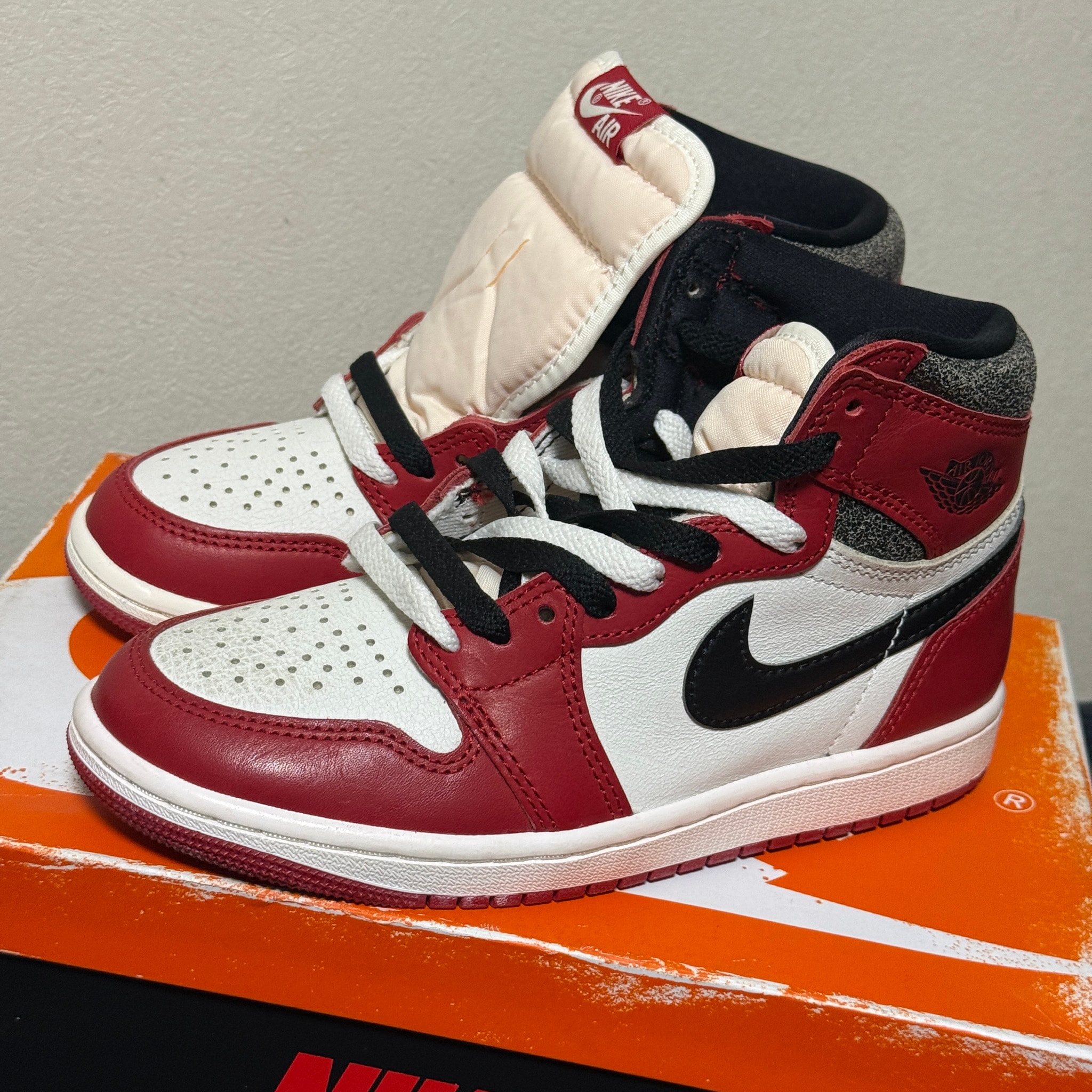 Nike Air Jordan 1 High OG "Lost & Found/Chicago"