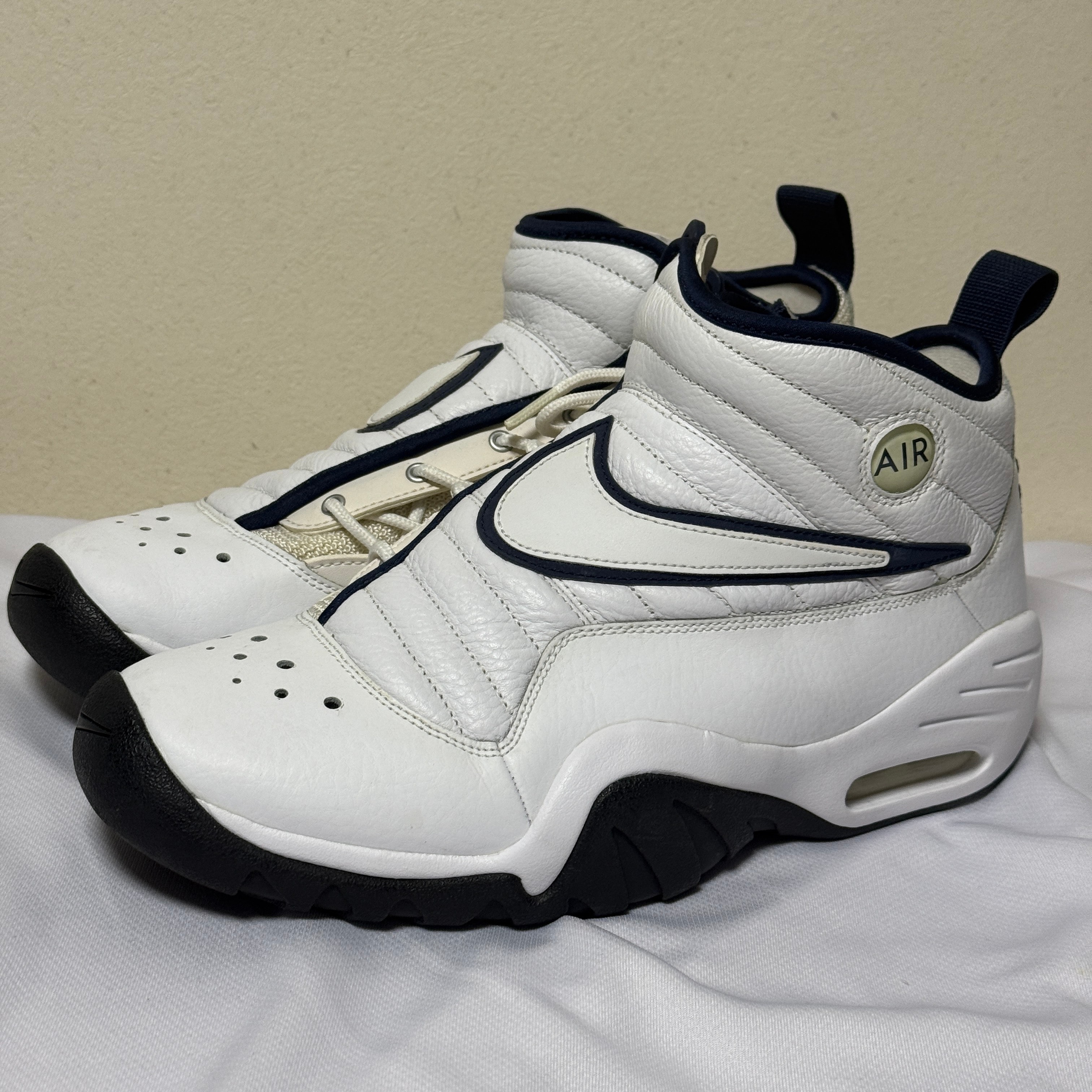 NIKE エアシェイク　hnt ナイキ エア シェイク インデストラクト 'Black & White'. Nike SNKRS