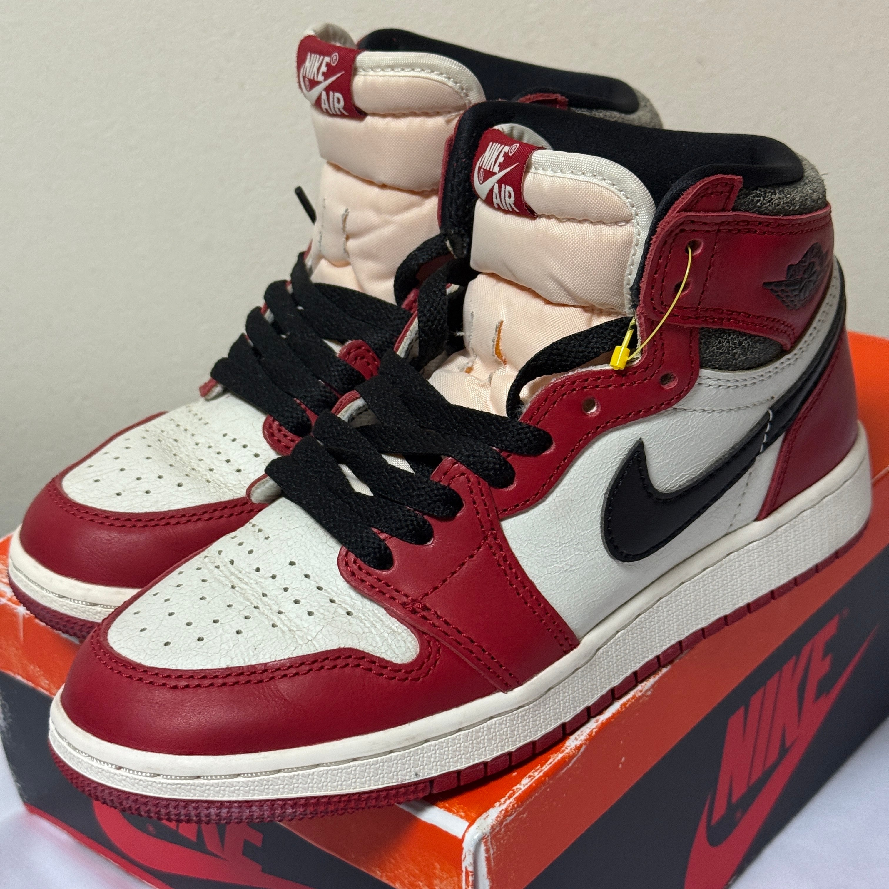 Nike GS Air Jordan 1 High OG "Lost & Found/Chicago"