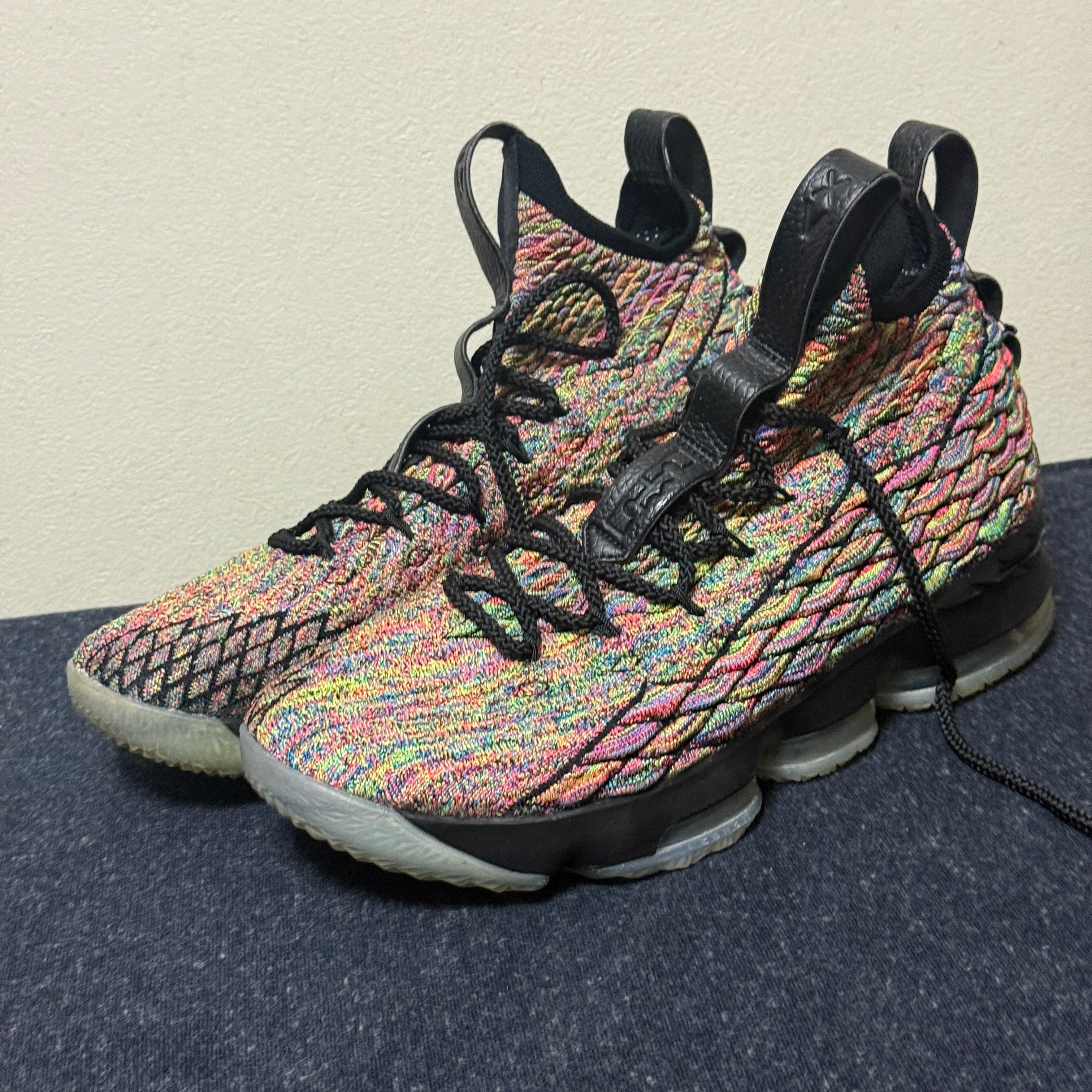 ナイキ レブロン 15 "マルチ カラー"