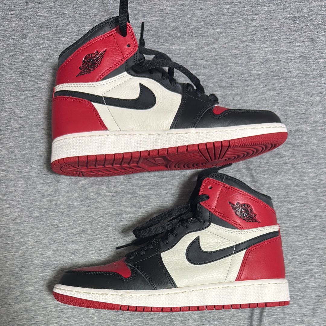 Nike GS Air Jordan 1 Retro High "Bred Toe"