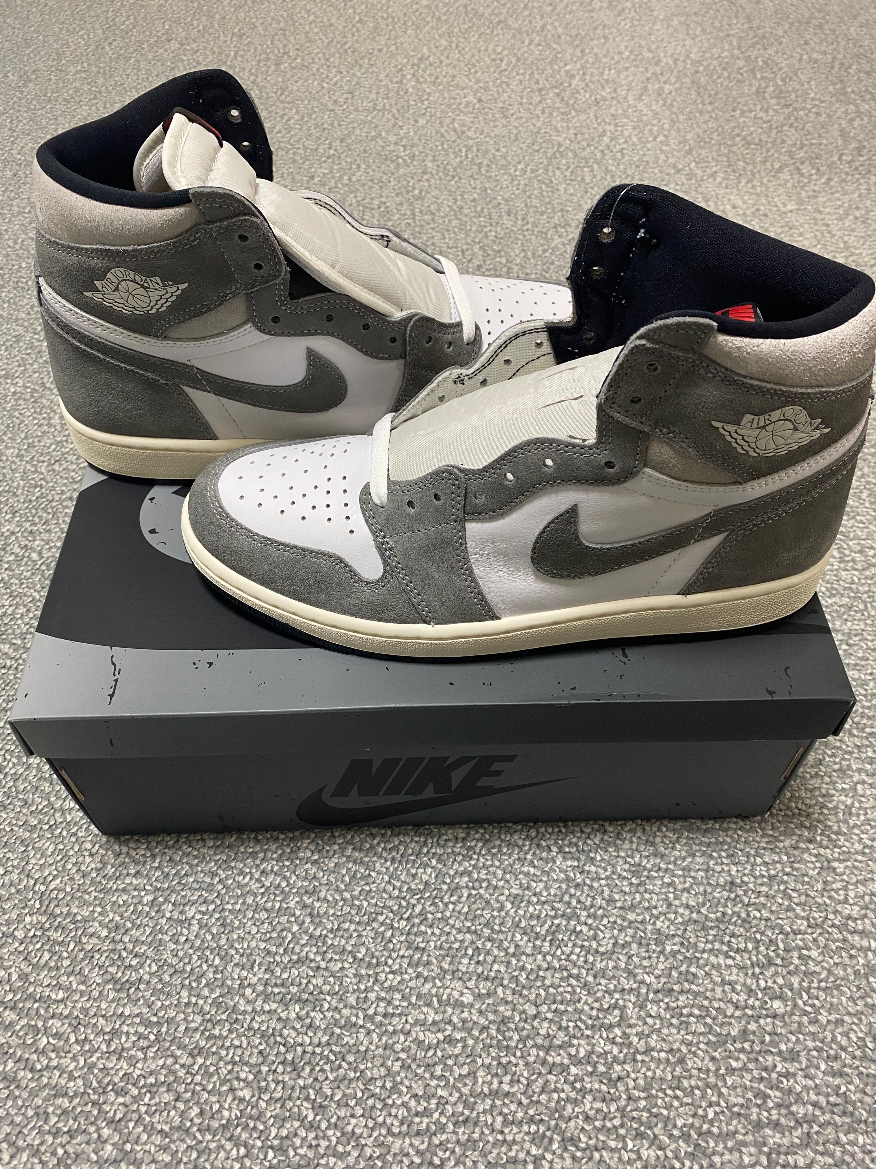 Nike Air Jordan 1 Retro High OG "Black and Smoke Grey"