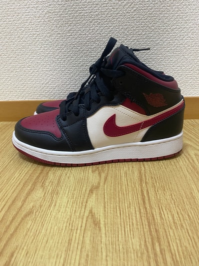 NIKE AIR JORDAN 1 MID GS "BLACK/RED/WHITE"