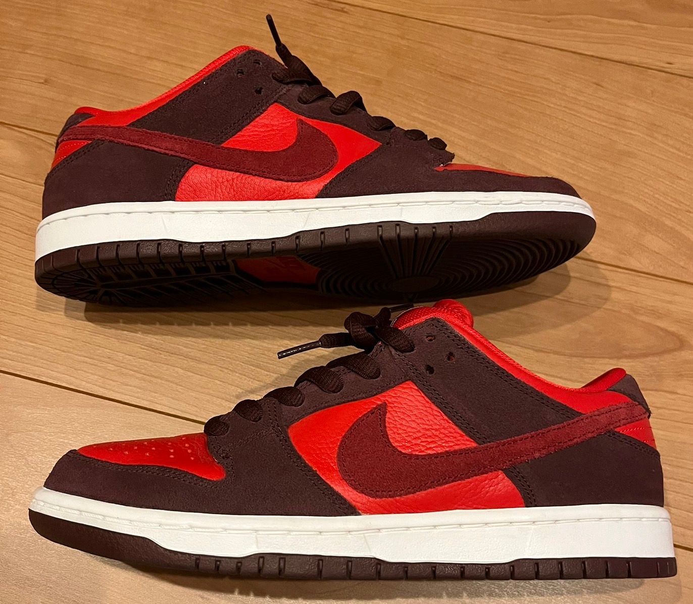 Nike SB Dunk Low "Cherry"