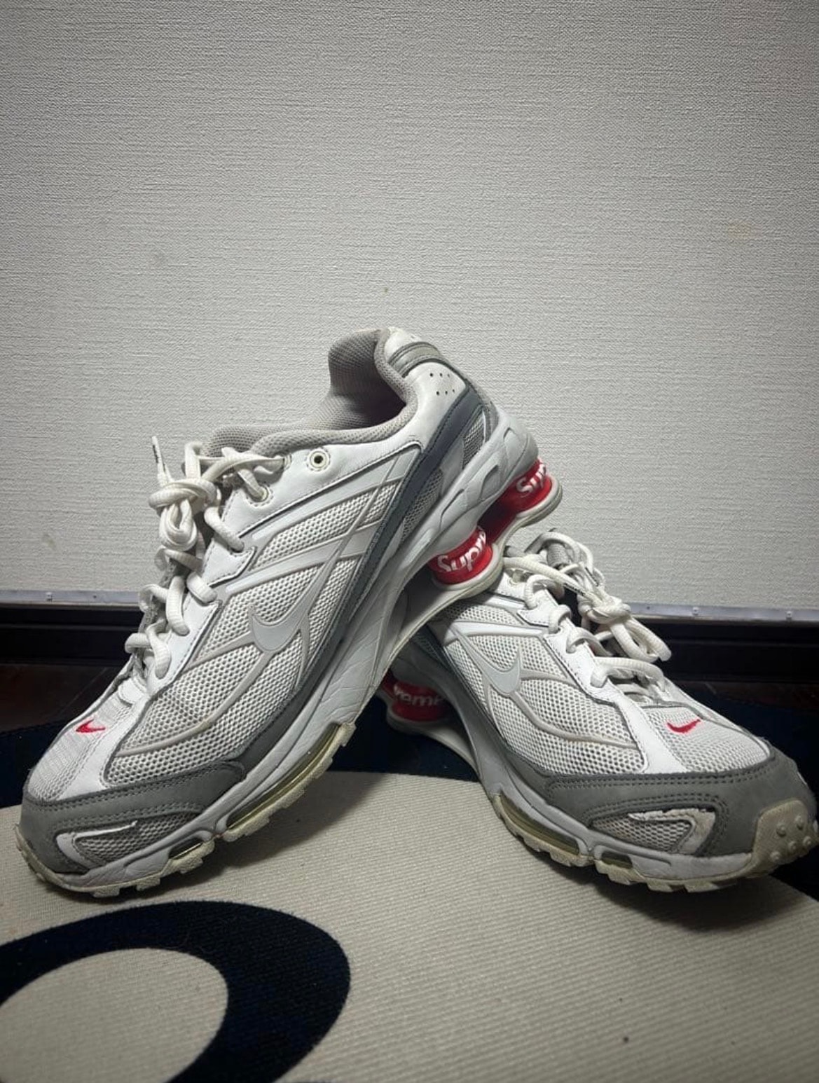 シュプリーム × ナイキ ショックス ライド2 "ホワイト/グレーフォッグ/フラットプラチナム"