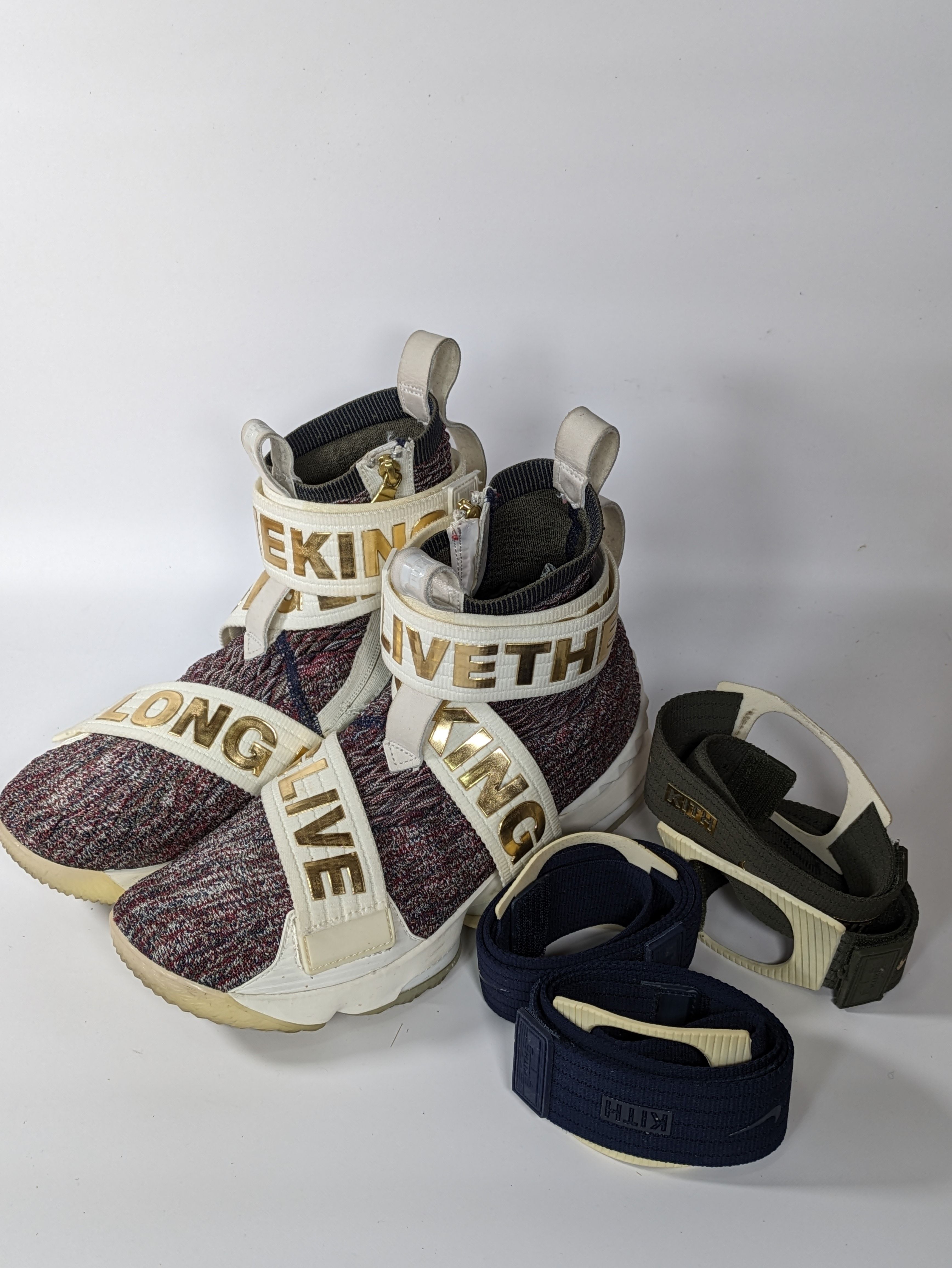 キス × ナイキ レブロン15 ライフスタイル ステイン グラス "マルチ"