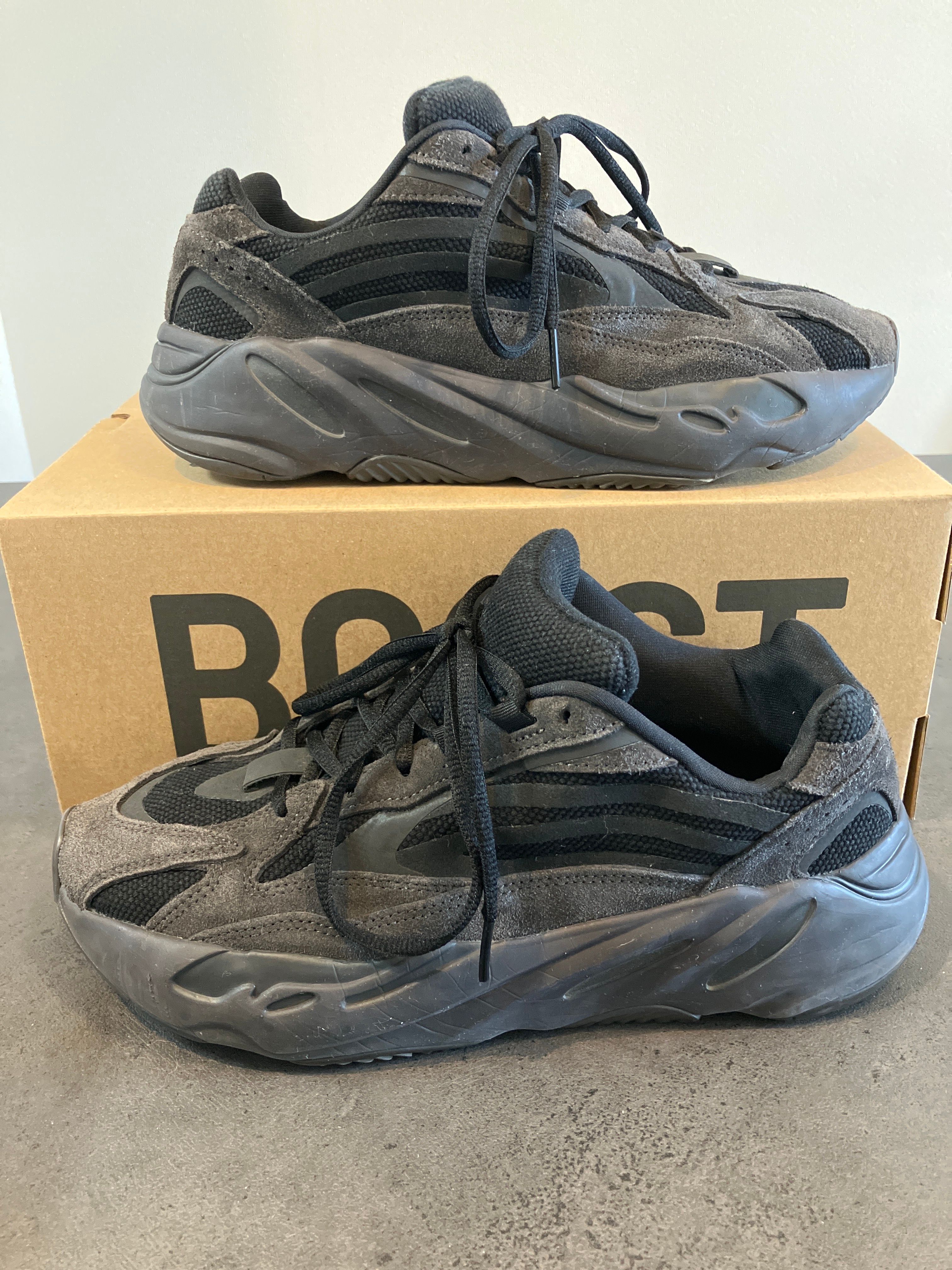 adidas YEEZY BOOST 700 V2 "Vanta"