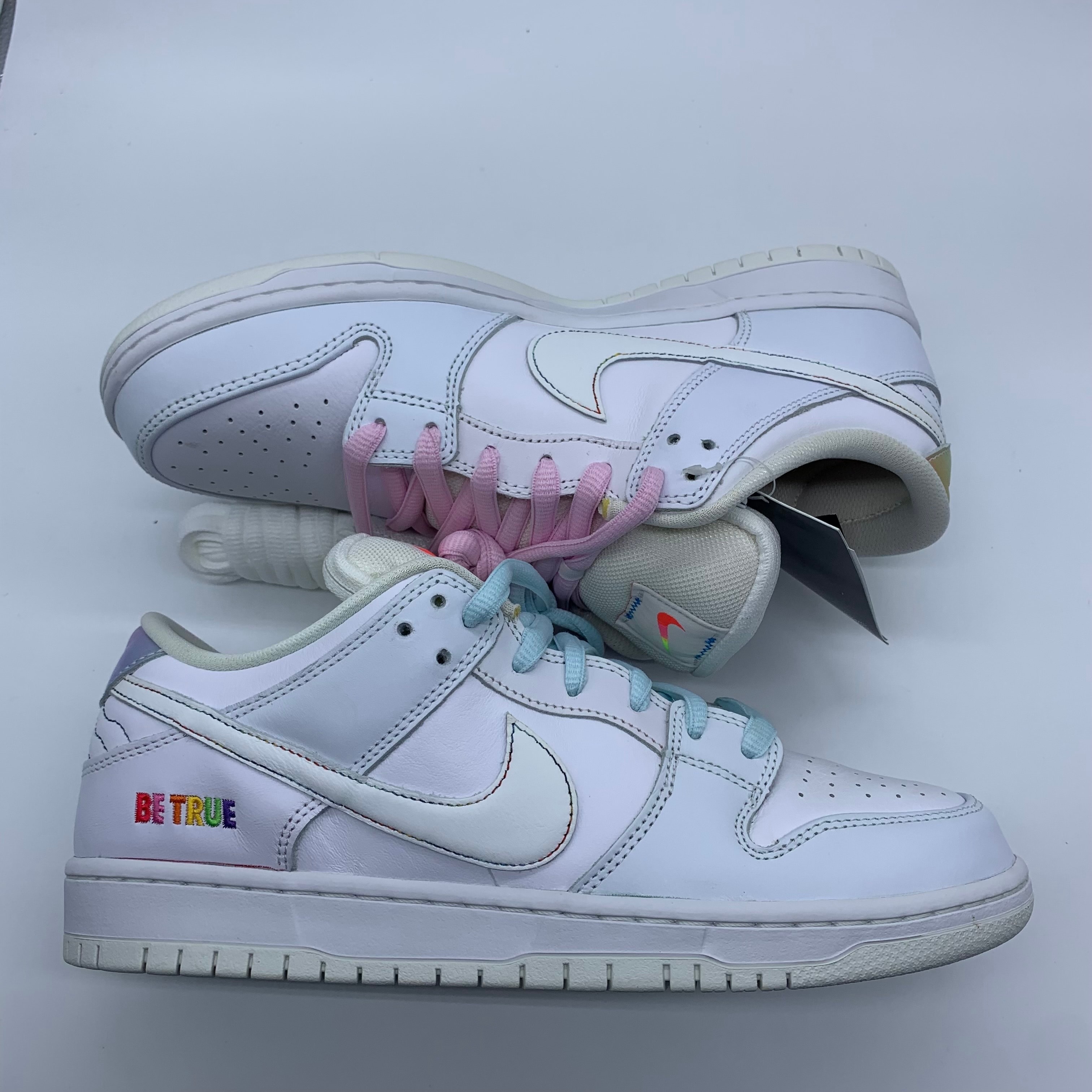 Nike Dunk Low BE TRUE ホワイト/ピンク/ブルー Futura × Nike SB Dunk