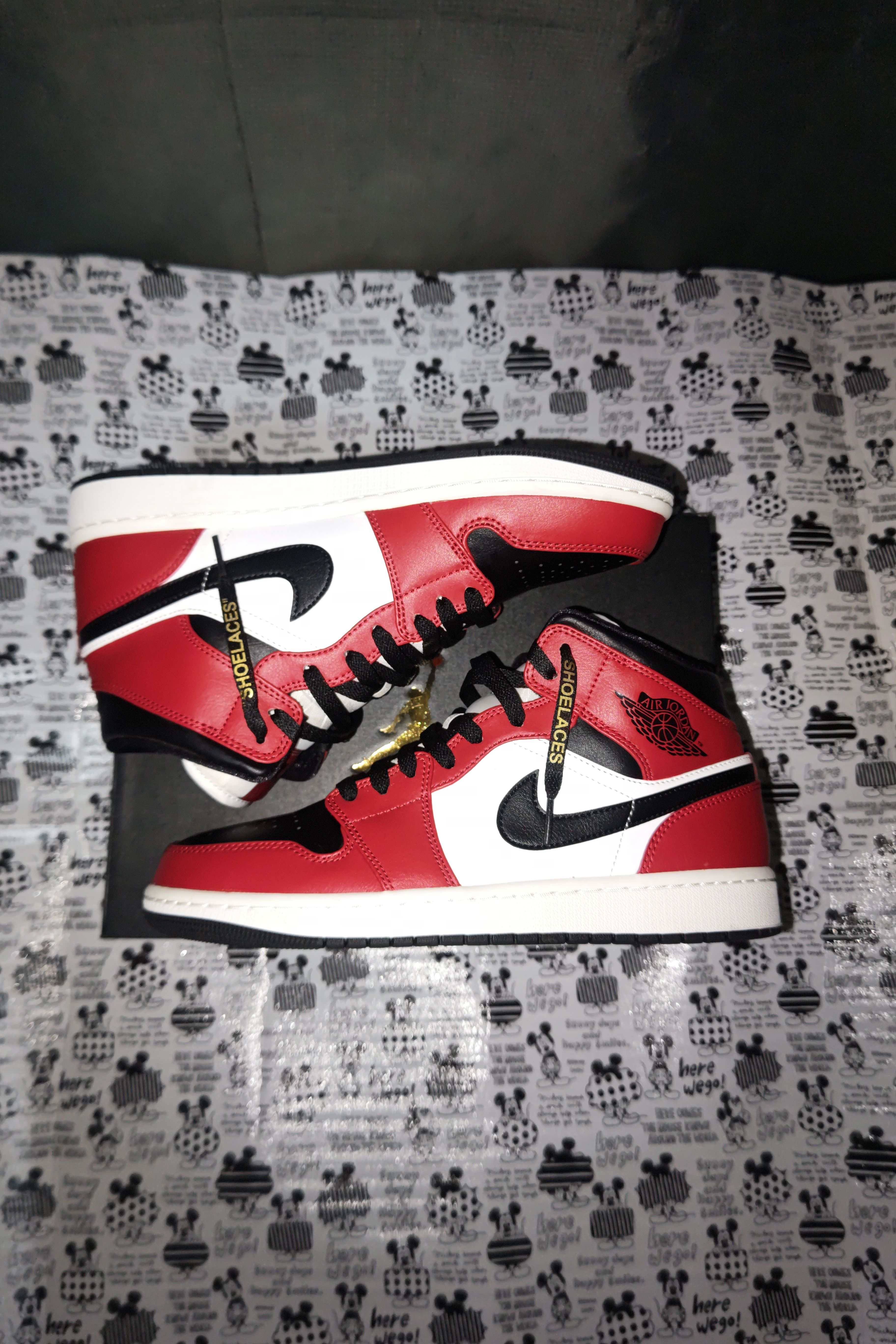 Nike Air Jordan 1 Mid "Chicago Black Toe"