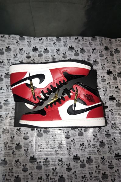 Nike Air Jordan 1 Mid "Chicago Black Toe"