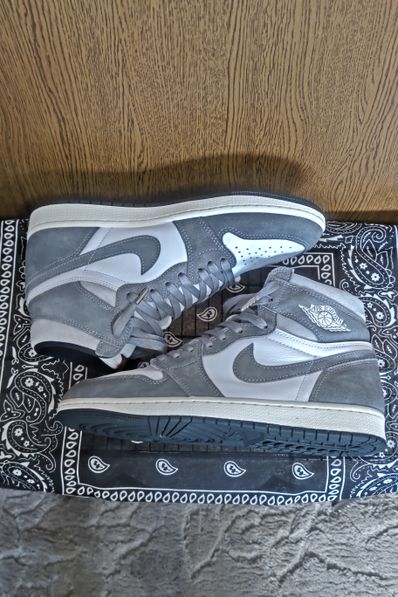 Nike Air Jordan 1 Retro High OG "Black and Smoke Grey"