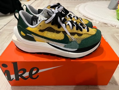 sacai × Nike Vapor Waffle "Tour Yellow/Stadium Green-Sail"