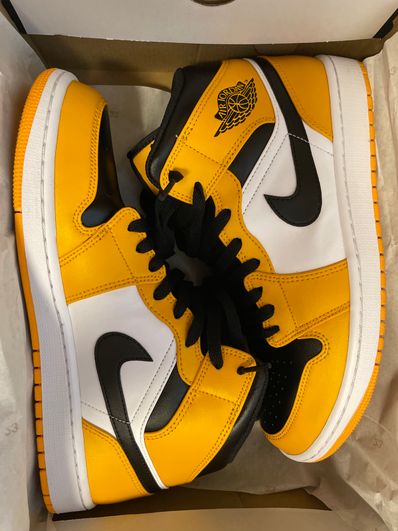 Nike Air Jordan 1 Mid "Taxi"
