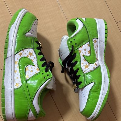 Supreme × Nike SB Dunk Low OG QS Gold Stars "White/Mean Green"