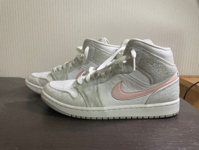 Nike Women's Air Jordan 1 Mid SE "Light Iron Ore"