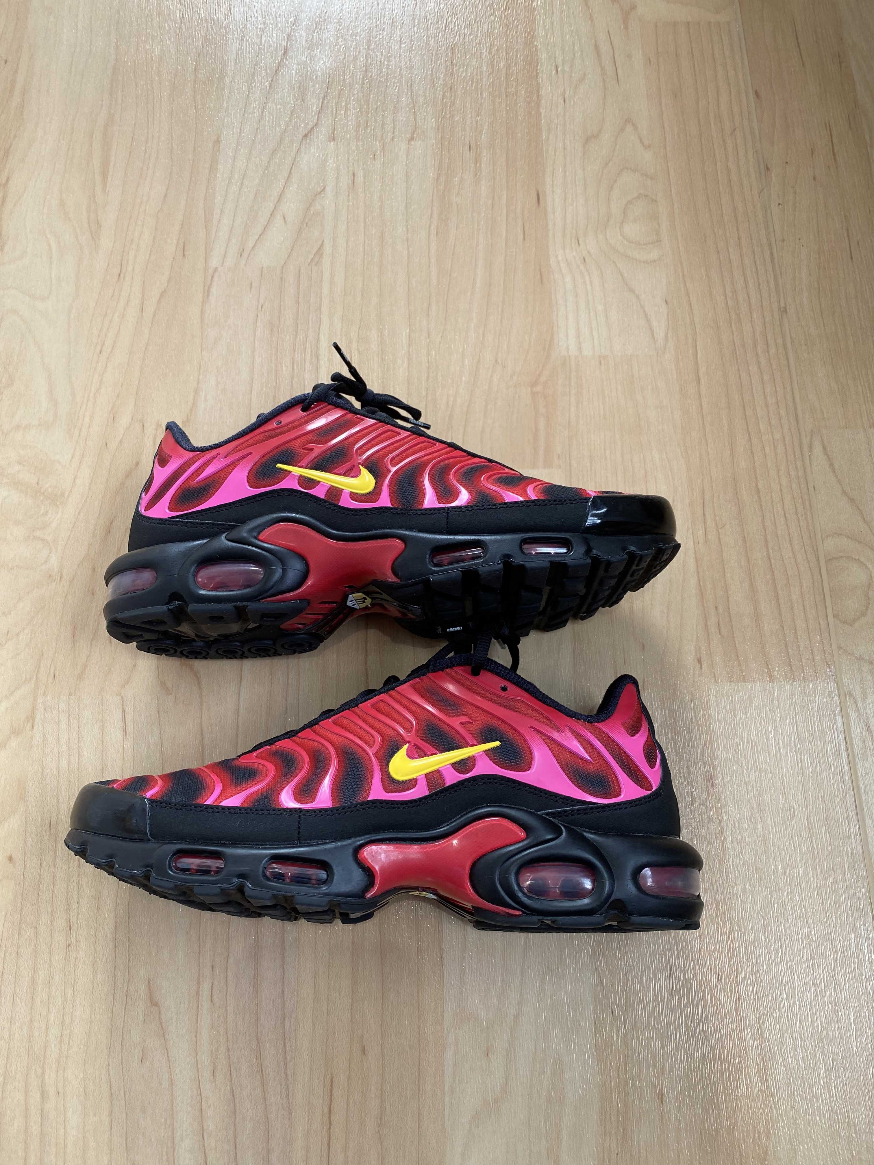 Supreme × Nike Air Max Plus "Hyper Grape"