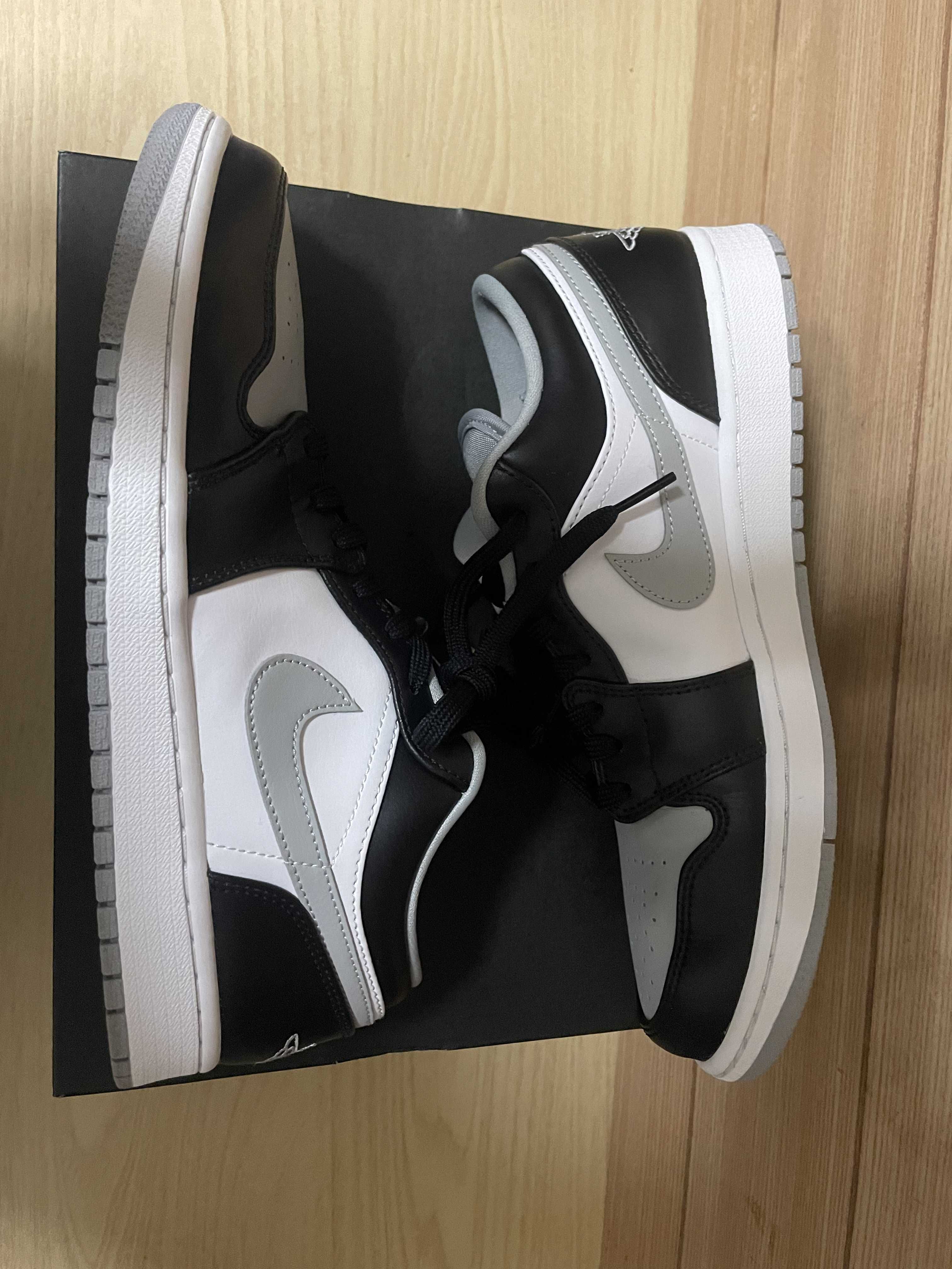 NIKE AIR JORDAN 1 LOW "BLACK/LIGHT SMOKE GREY"