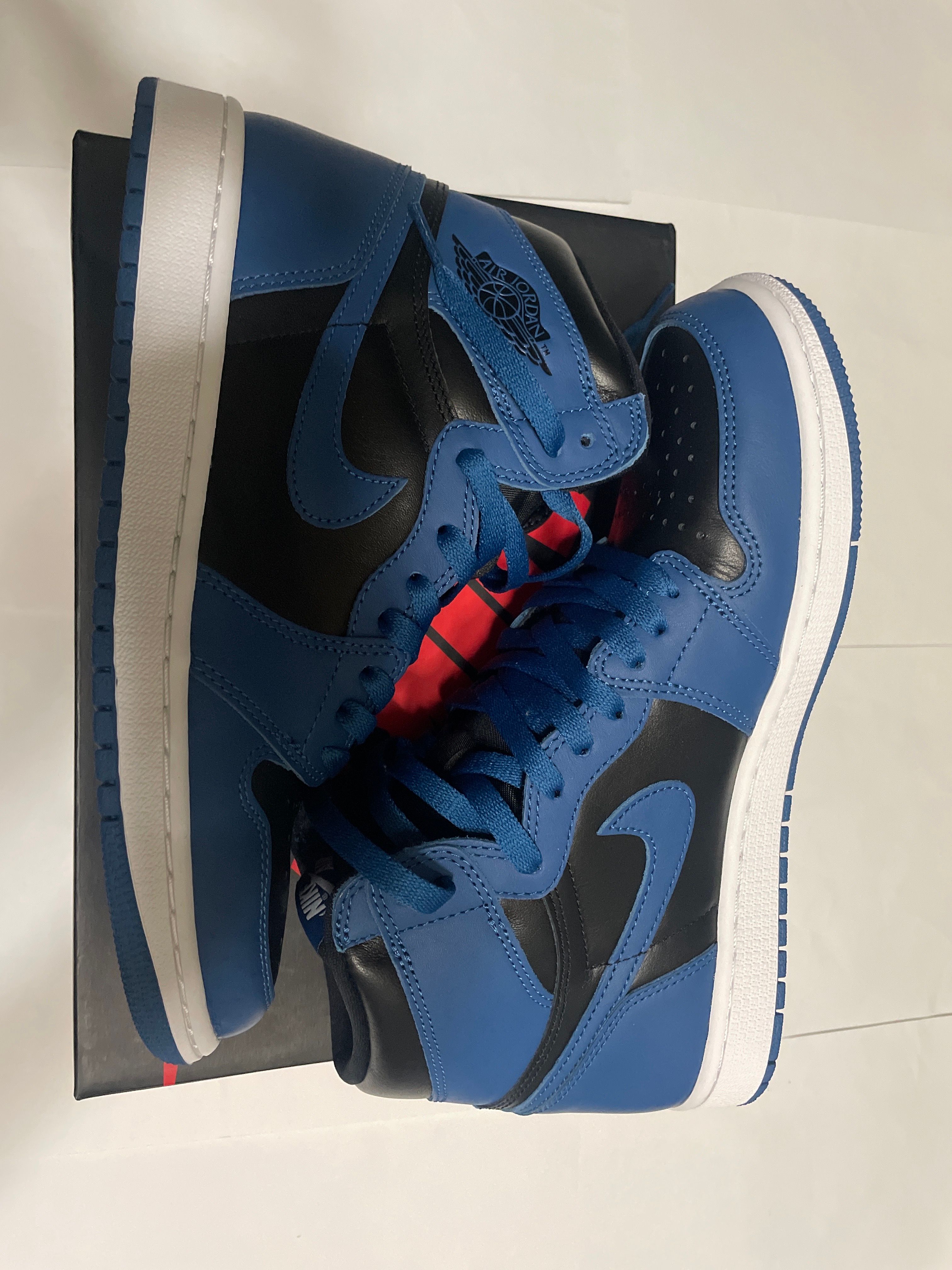 Nike Air Jordan 1 Retro High OG "Dark Marina Blue"