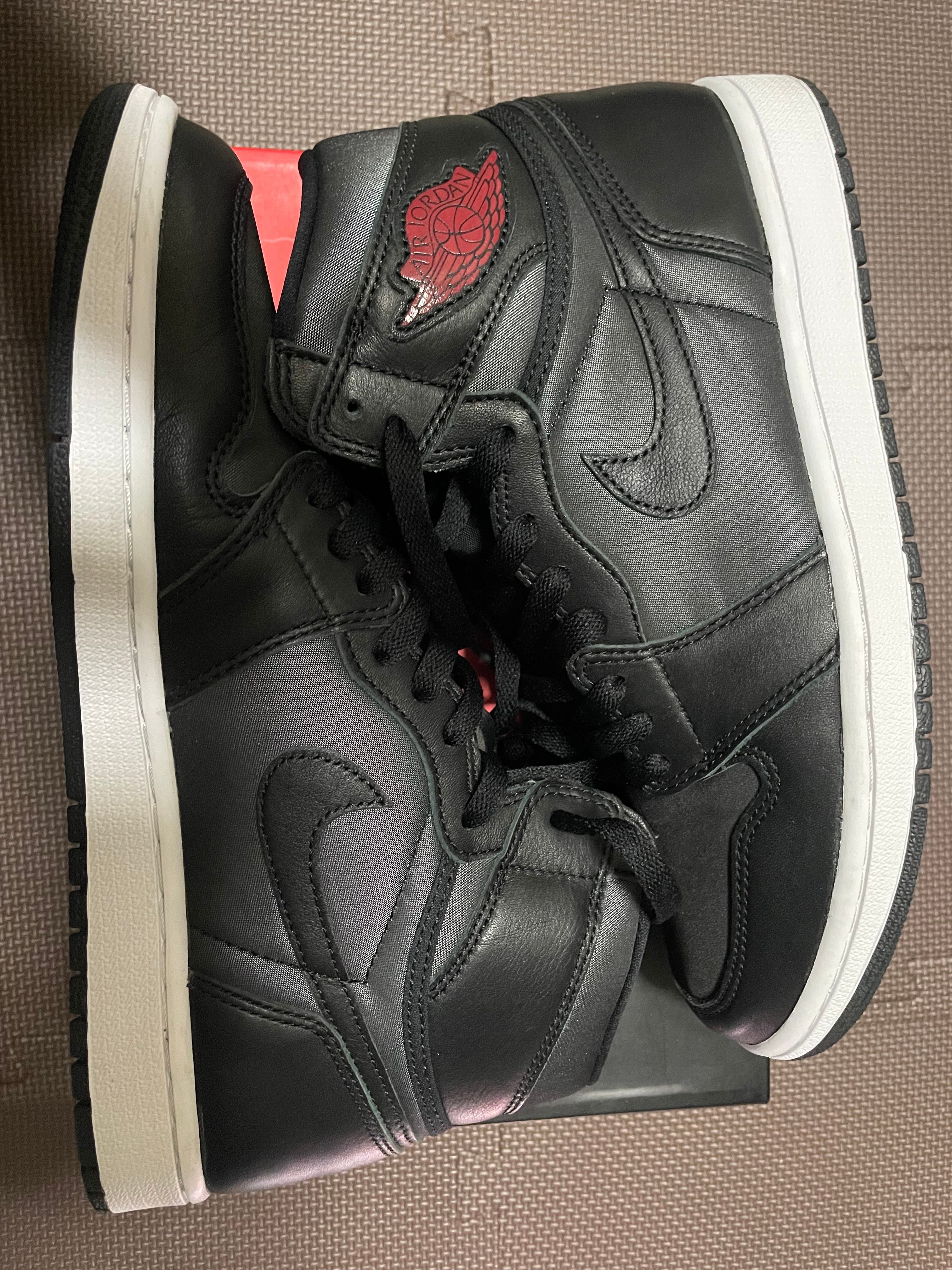 Nike Air Jordan 1 Retro High OG "Black/Metallic Silver/Gym Red"