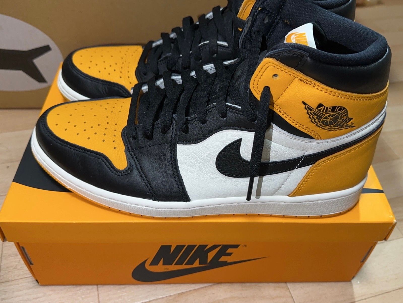 Nike Air Jordan 1 Retro High OG "Taxi"