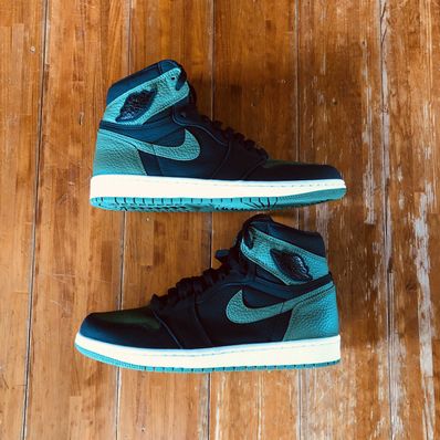 Nike Air Jordan 1 Retro High OG "Black/Pine Green" (2020)