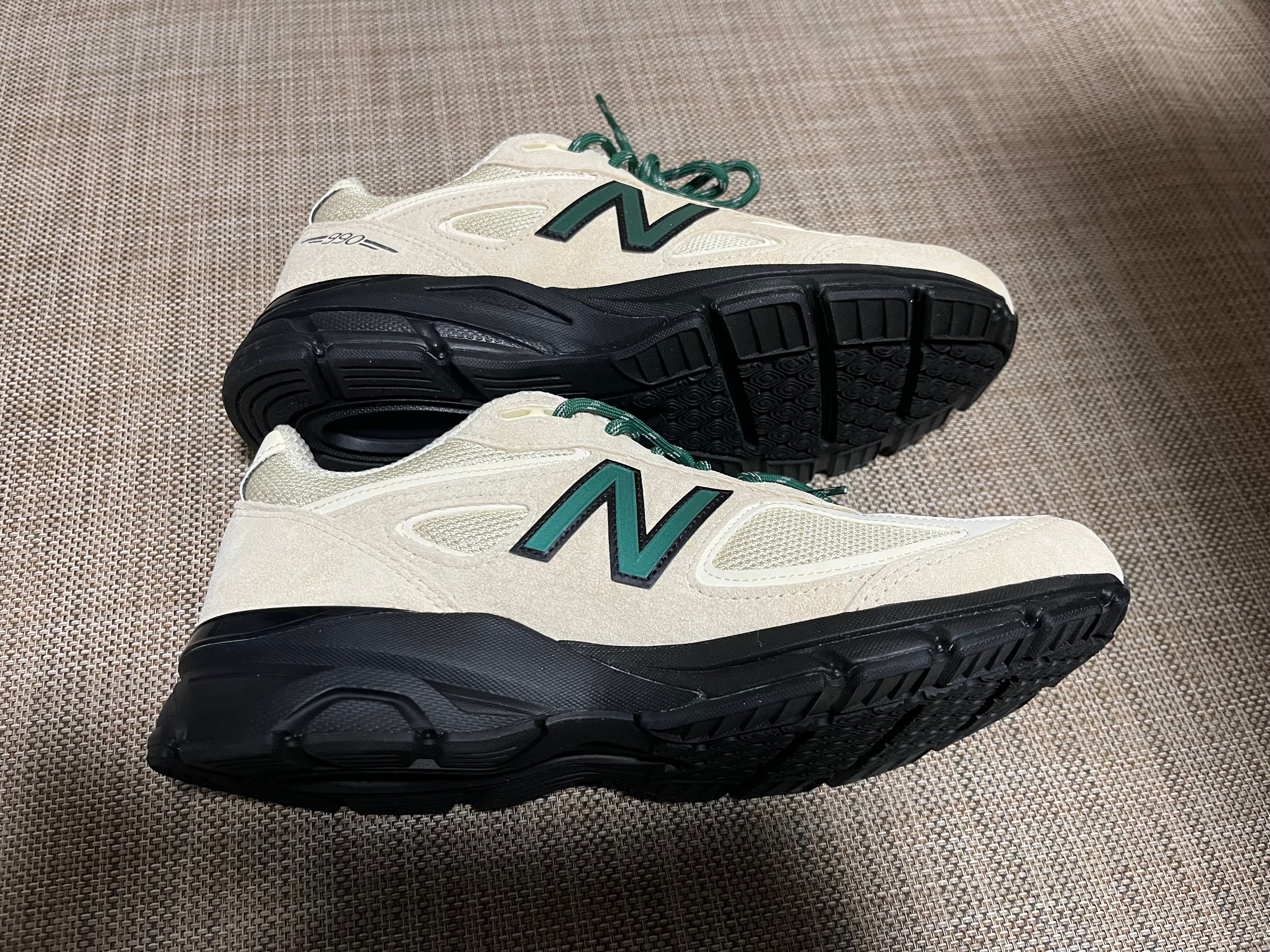 New Balance 990V4 "Macadamia Nut"