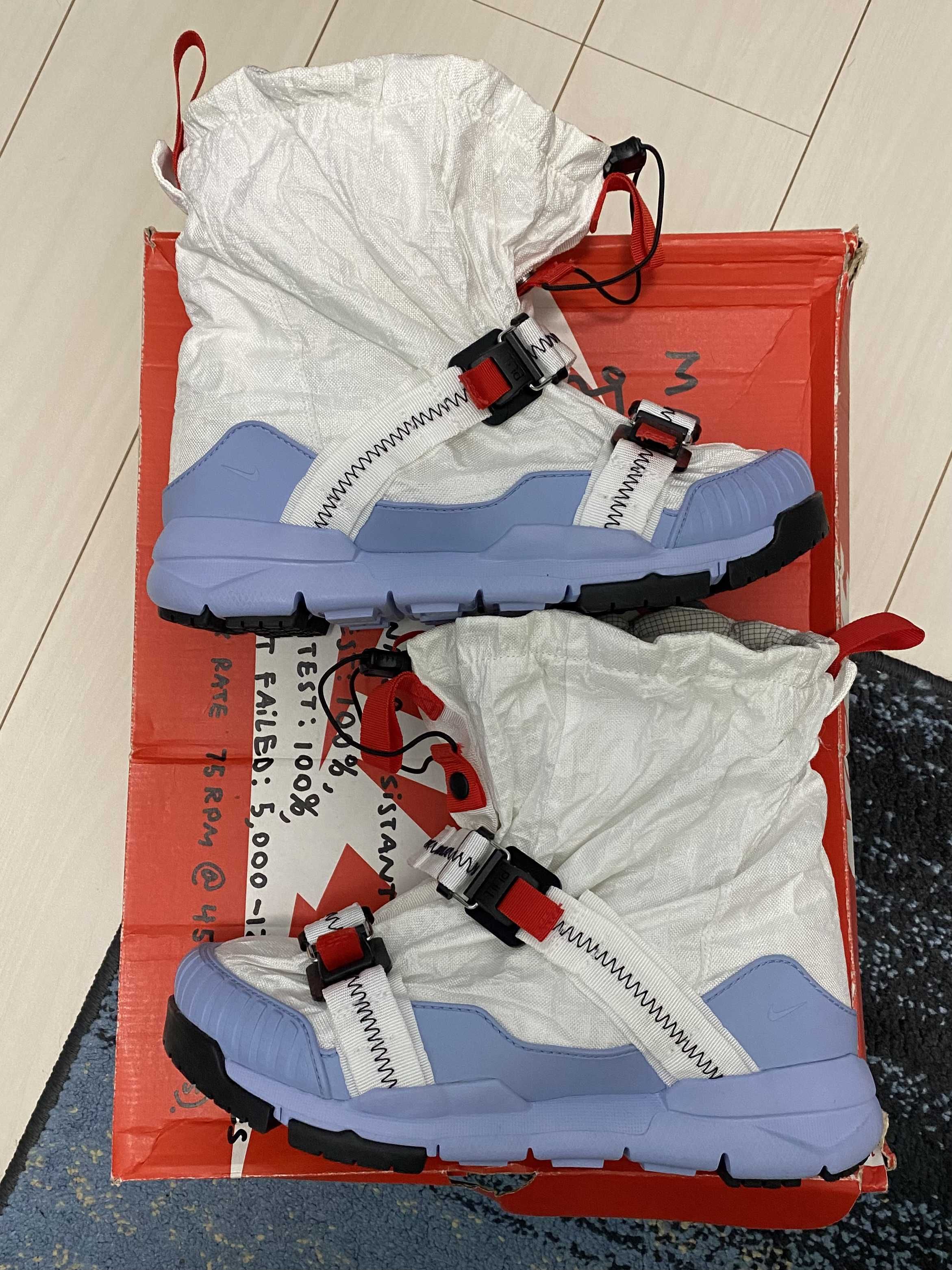 TOM SACHS × NIKE MARSYARD OVERSHOE "WHITE/LIGHT BLUE"