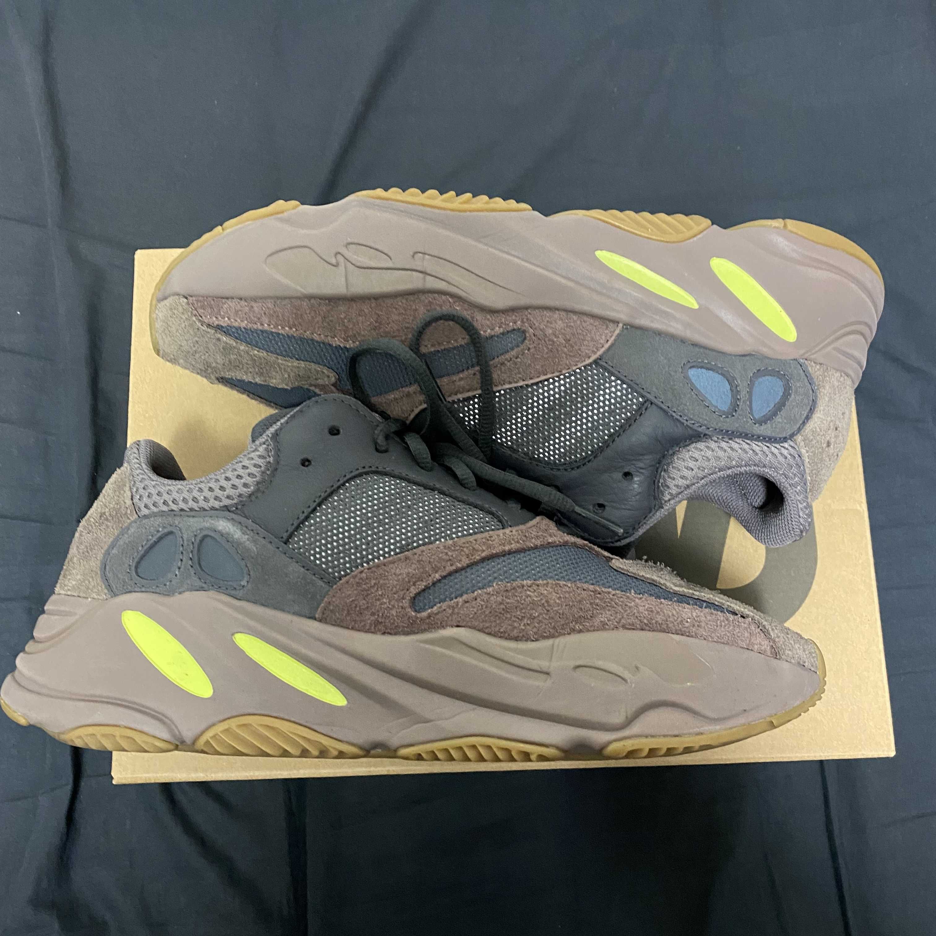 YEEZY BOOST 700 WAVE RUNNER DARK GREY
