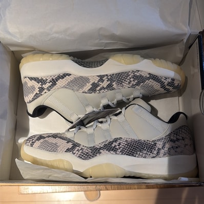 Nike Air Jordan 11 Low Snakeskin "Light Bone/University Red/Sail/Black"