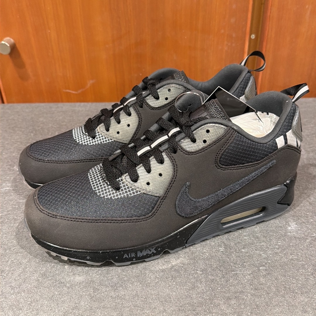 UNDEFEATED × Nike Air Max 90 "Black/Rush Pink"
