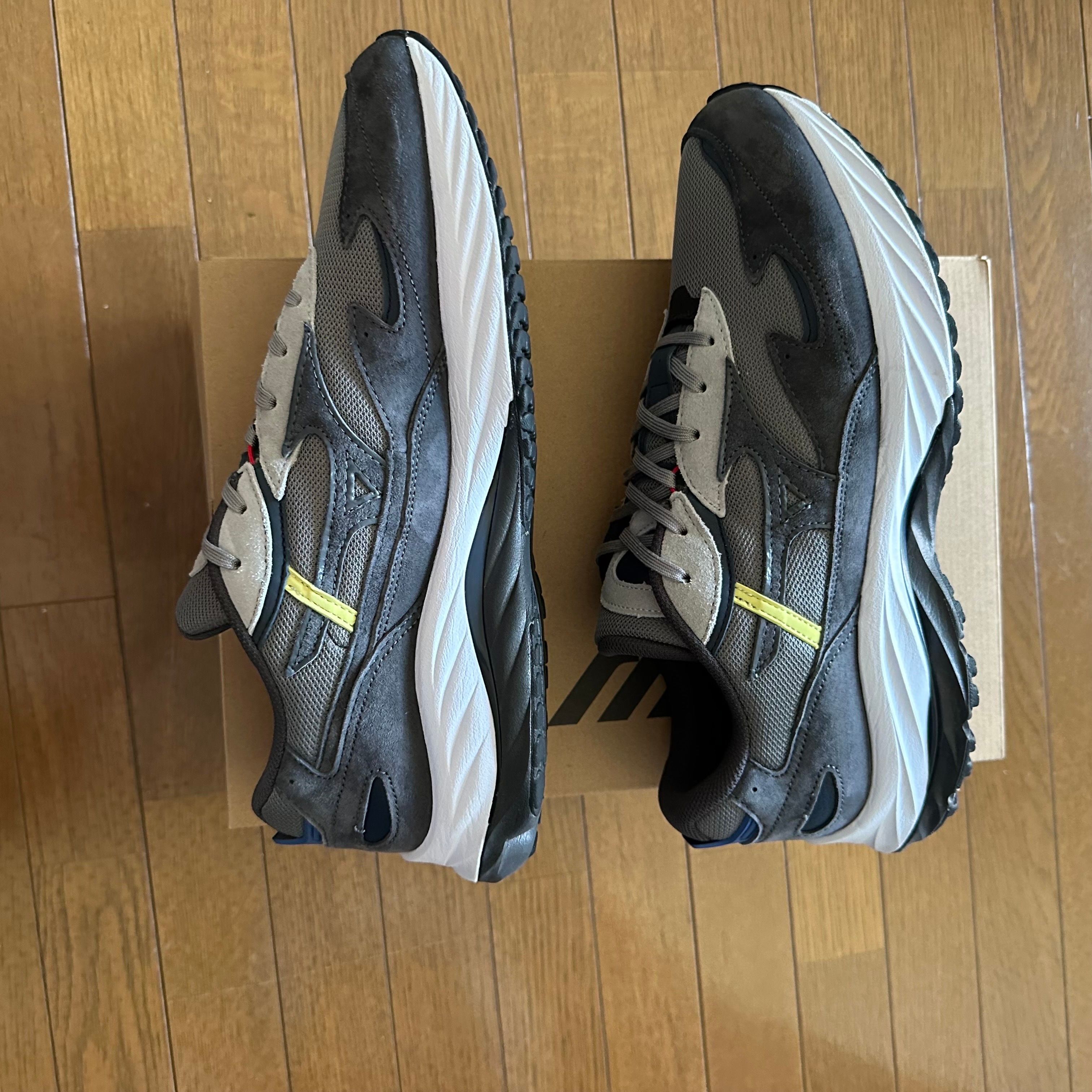 Graphpaper × Mizuno Wave Rider β "Gray Wall"