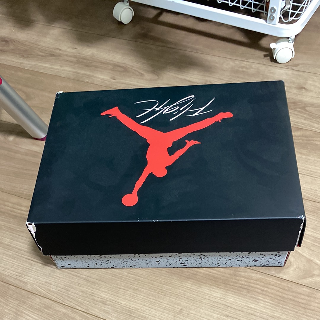 Nike Air Jordan 4 "Red Thunder/Crimson"