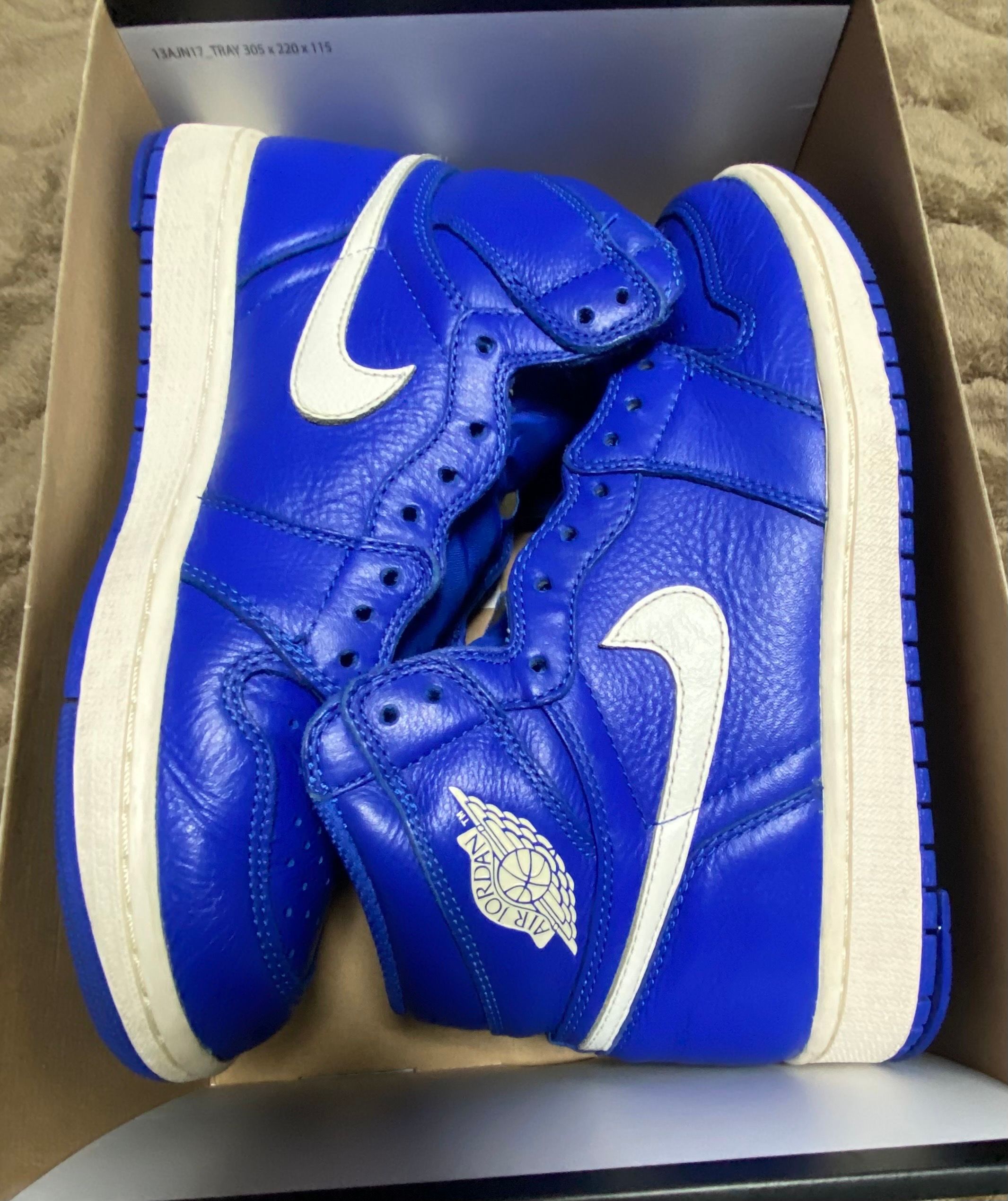 NIKE AIR JORDAN 1 RETRO HIGH "HYPER ROYAL"