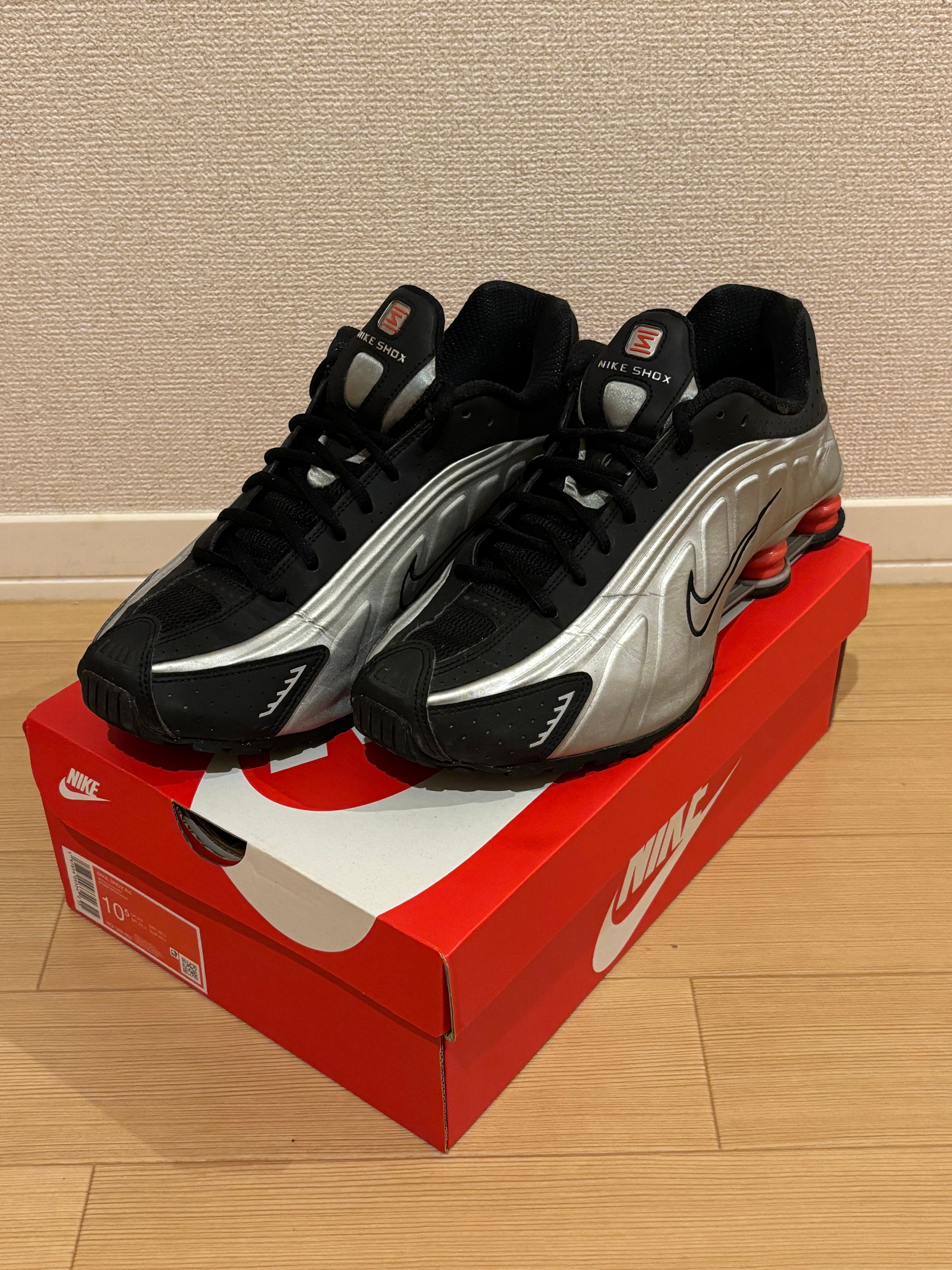 Nike Shox R4 "Metallic Silver/Red" (2024) HQ1988-002