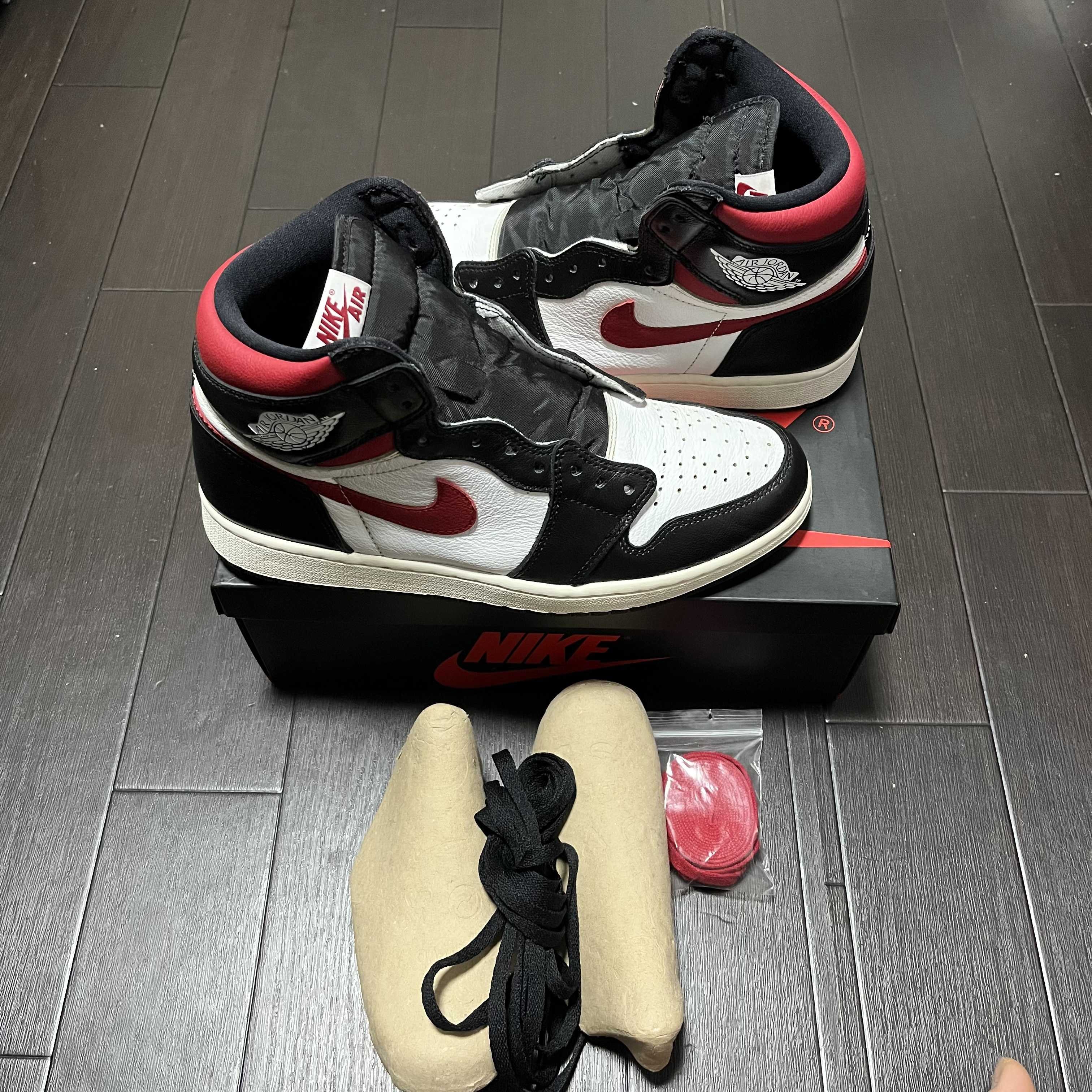 Nike Air Jordan 1 Retro High "Black/White/Sail/Gym Red"    