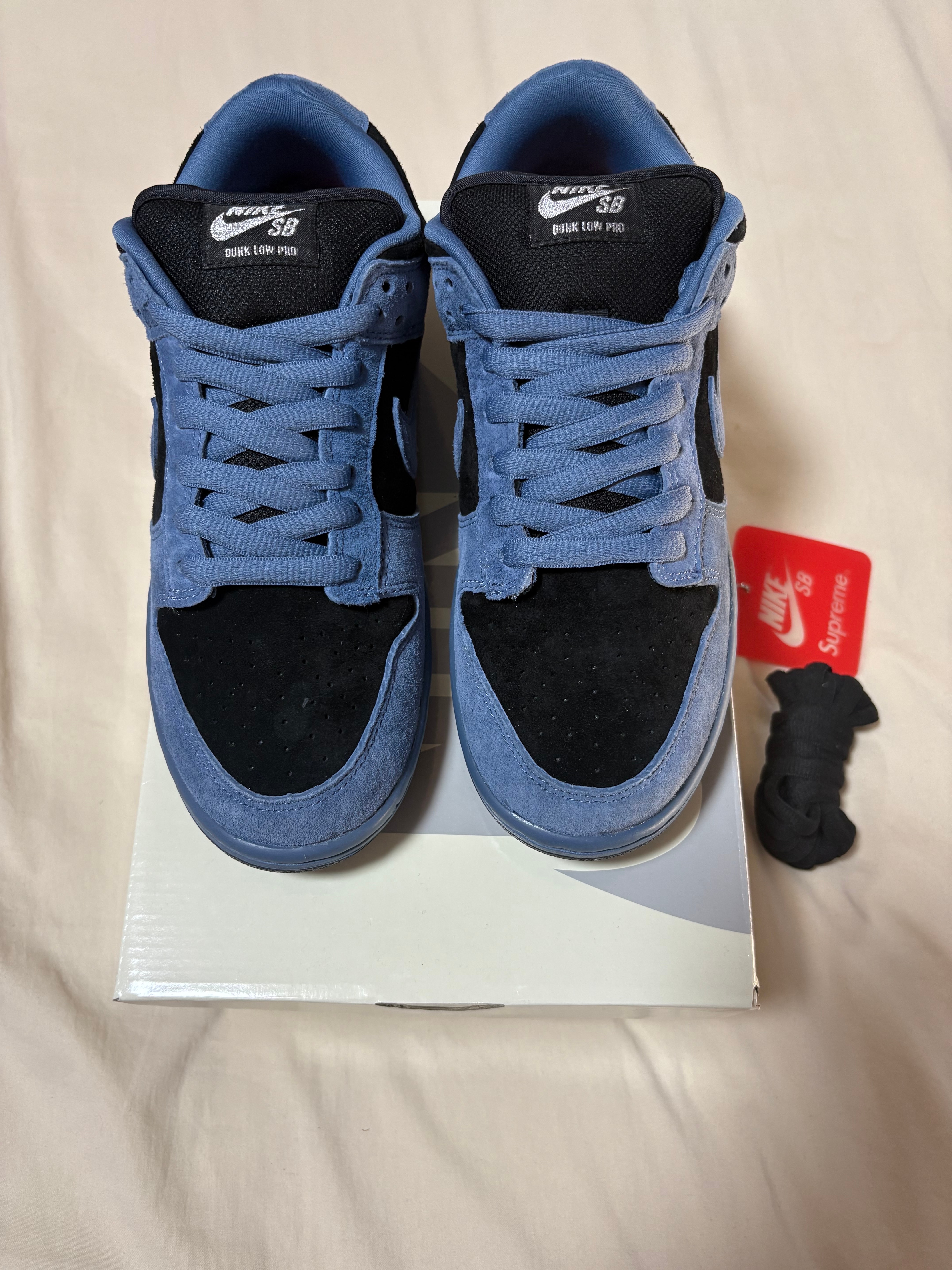 Supreme × Nike SB Dunk Low "Ocean Fog" (North America Exclusive) (25FW Week2)