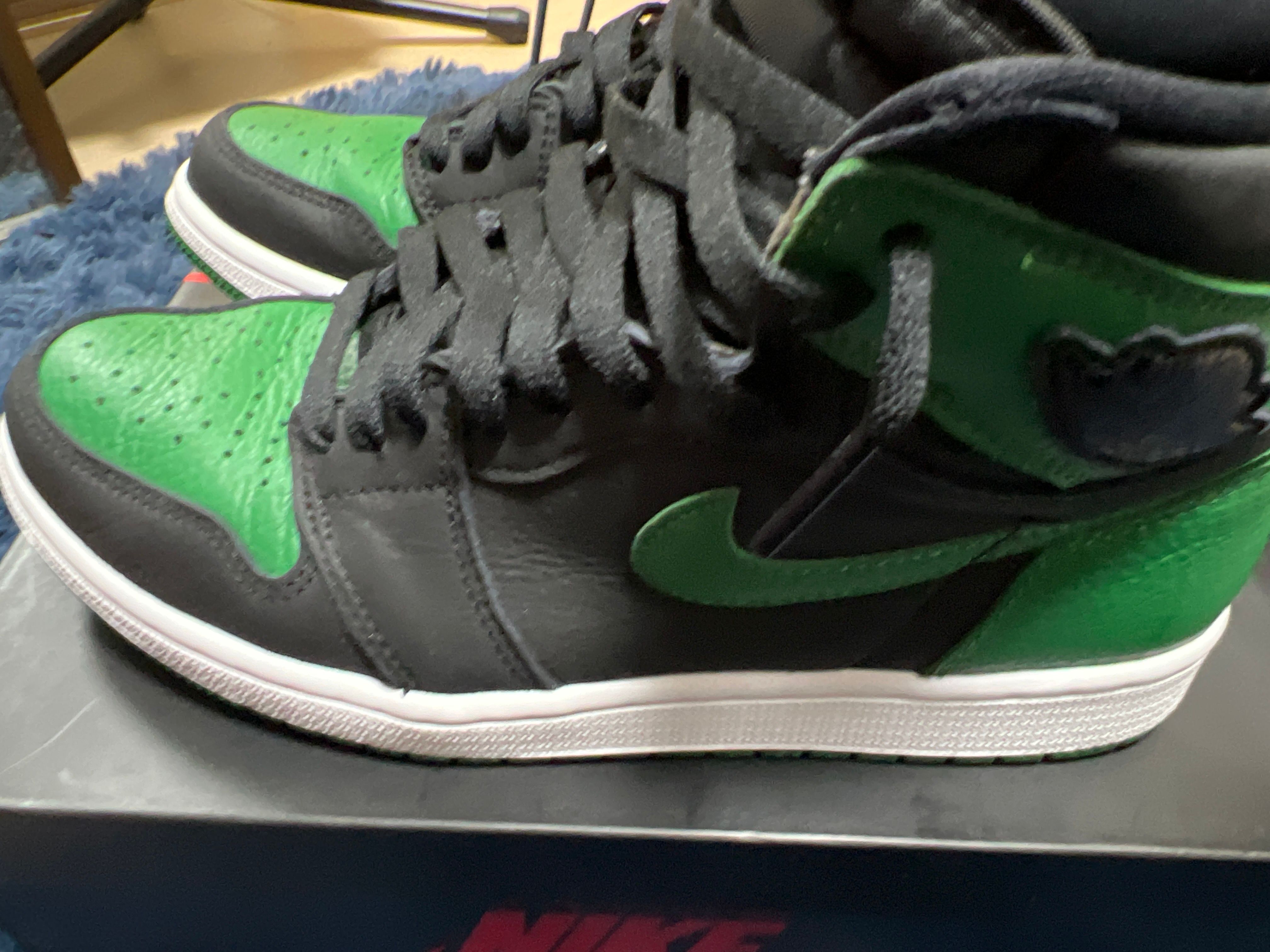 Nike Air Jordan 1 Retro High OG "Black/Pine Green" (2020)