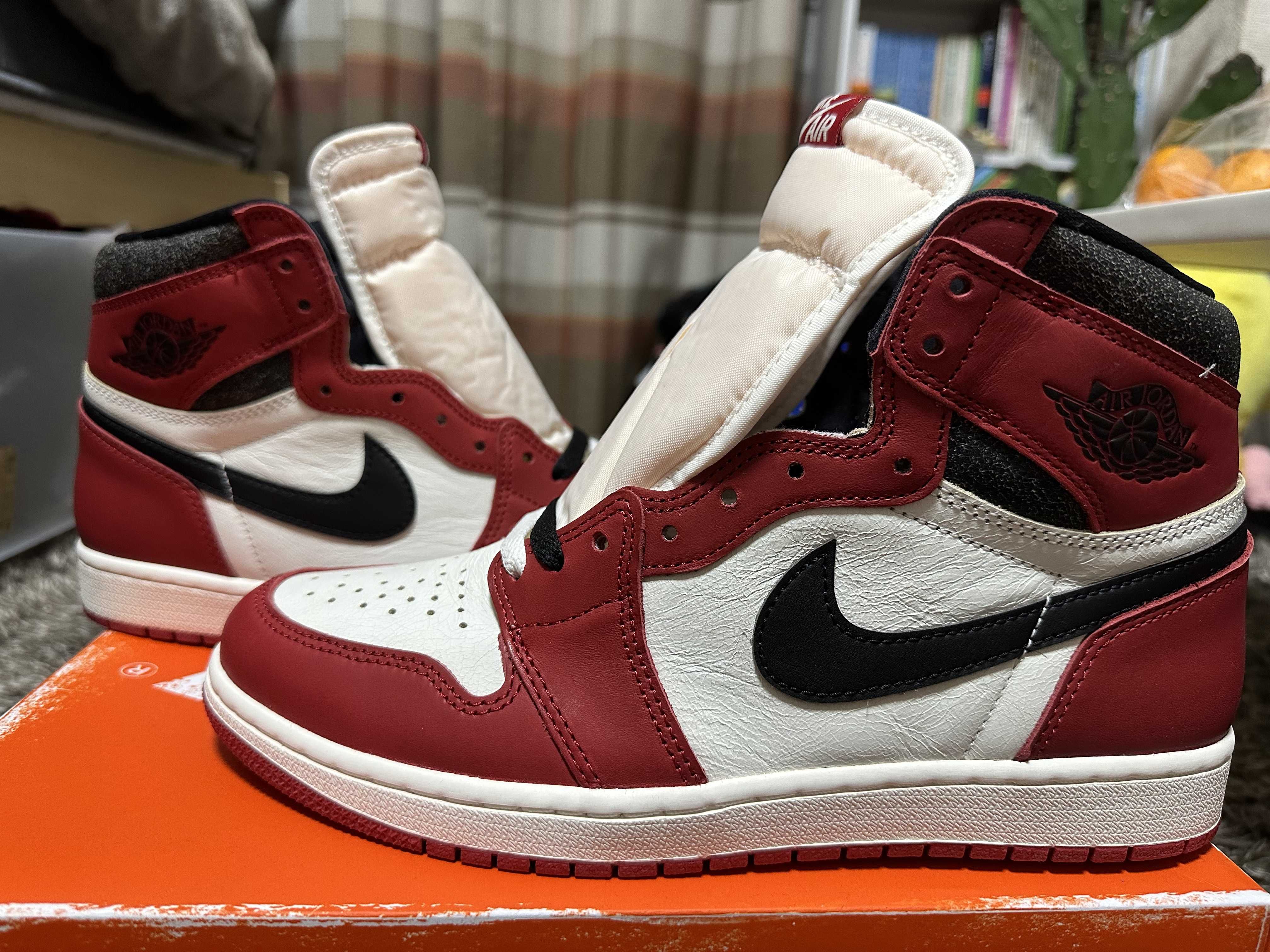 Nike Air Jordan 1 High OG "Lost & Found/Chicago"