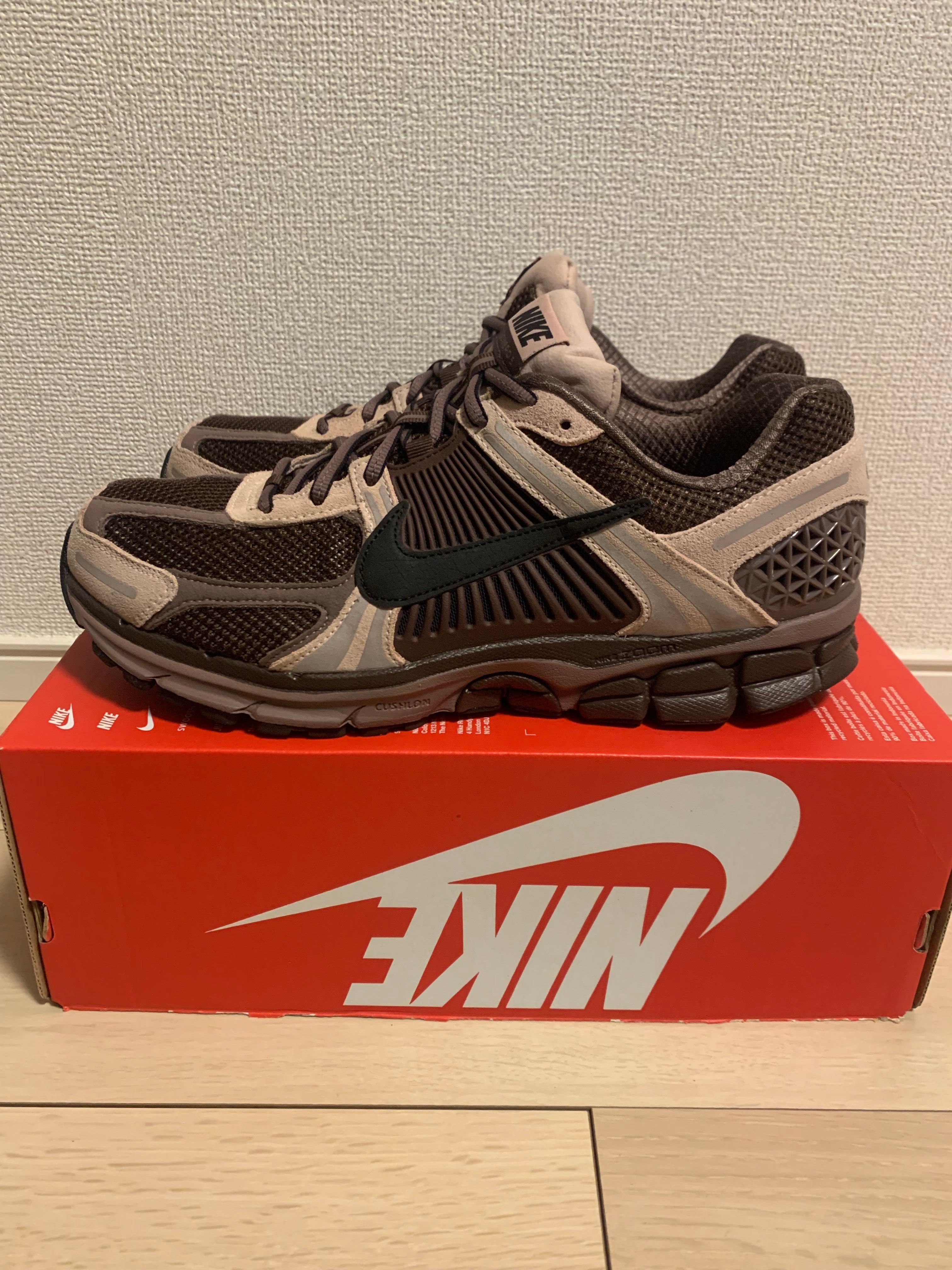 ナイキ ウィメンズ ズーム ボメロ5 "ピンクオックスフォード アンド プラムエクリプス"