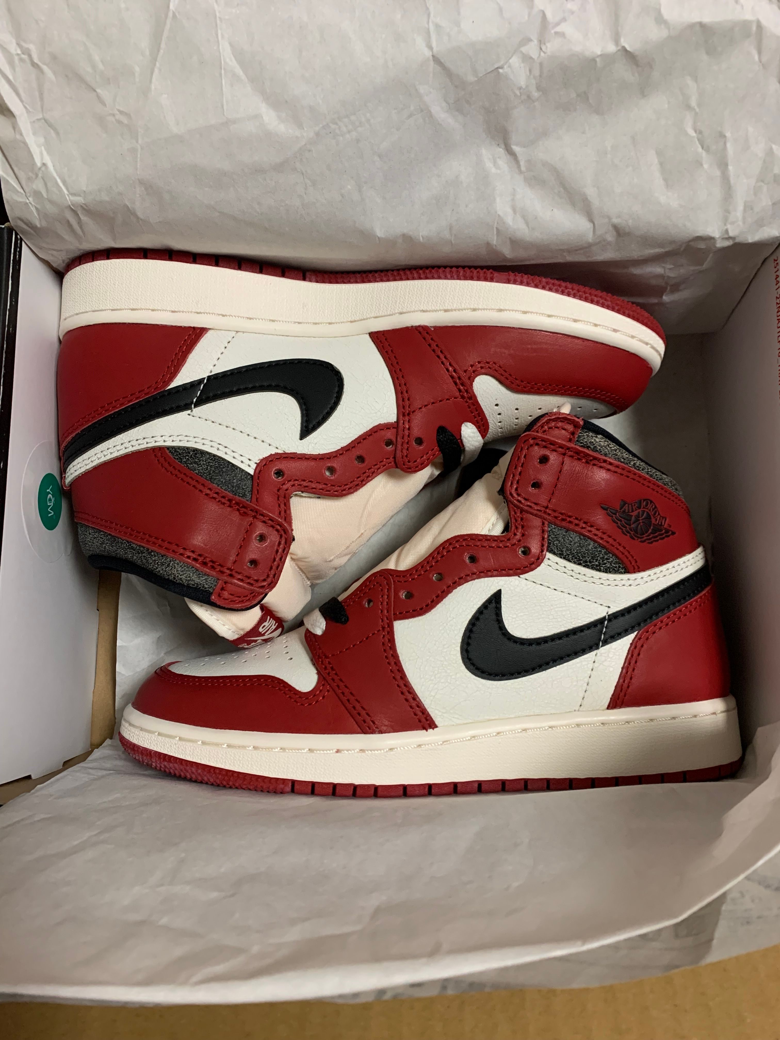 Nike GS Air Jordan 1 High OG "Lost & Found/Chicago"