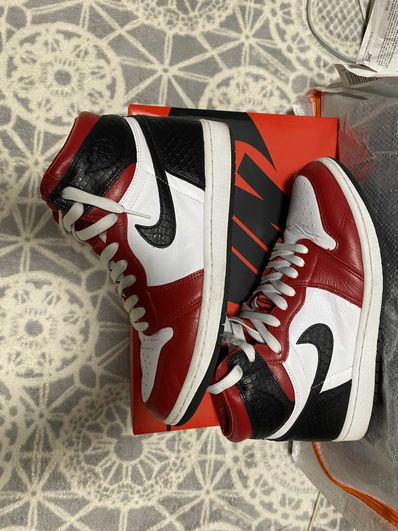 Nike Women's Air Jordan 1 High OG "Satin Red"