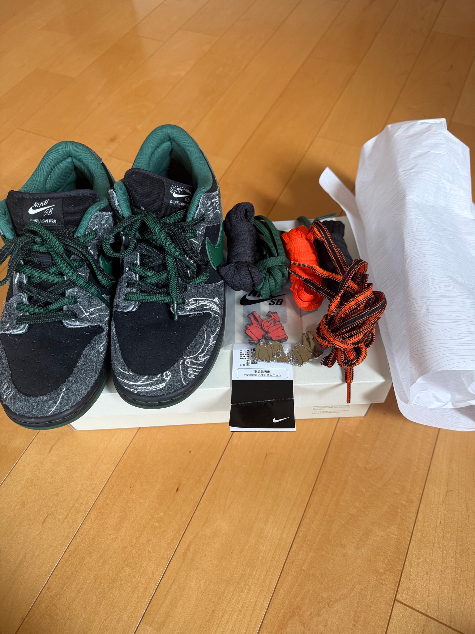 There Skateboards × Nike SB Dunk Low Pro "Anthracite and Gorge Green"