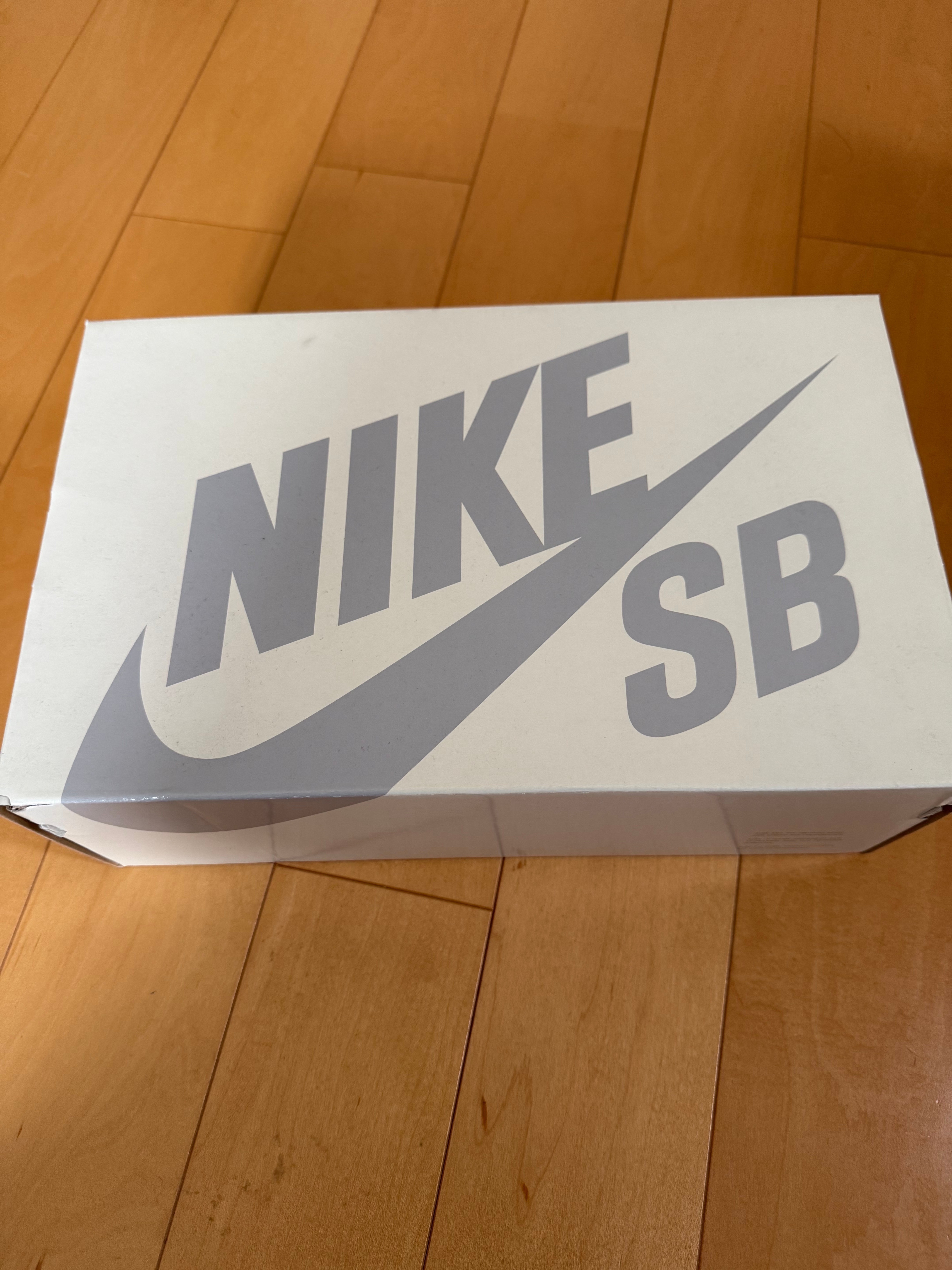 There Skateboards × Nike SB Dunk Low Pro "Anthracite and Gorge Green"