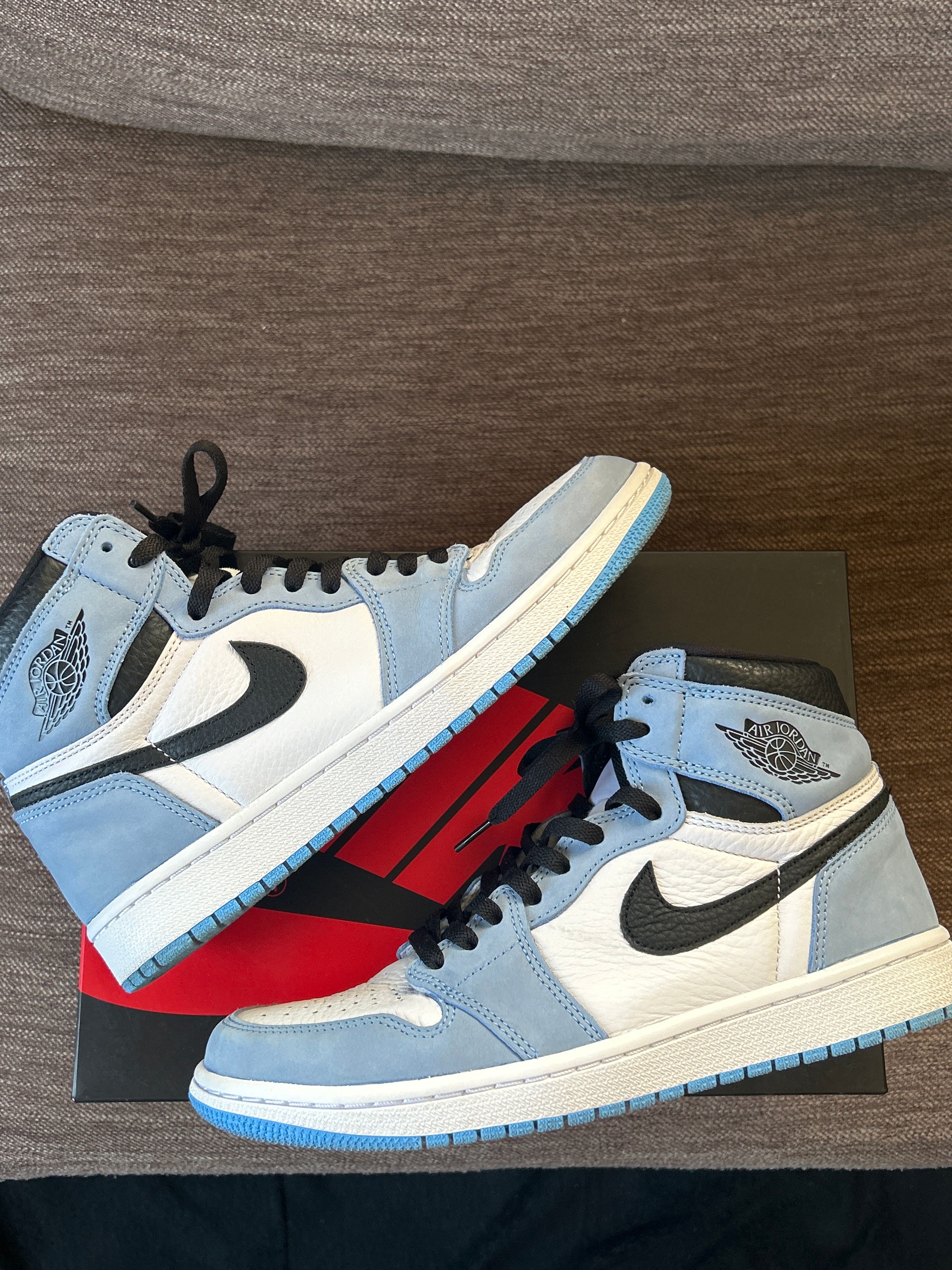 Nike Air Jordan 1 High OG "University Blue"