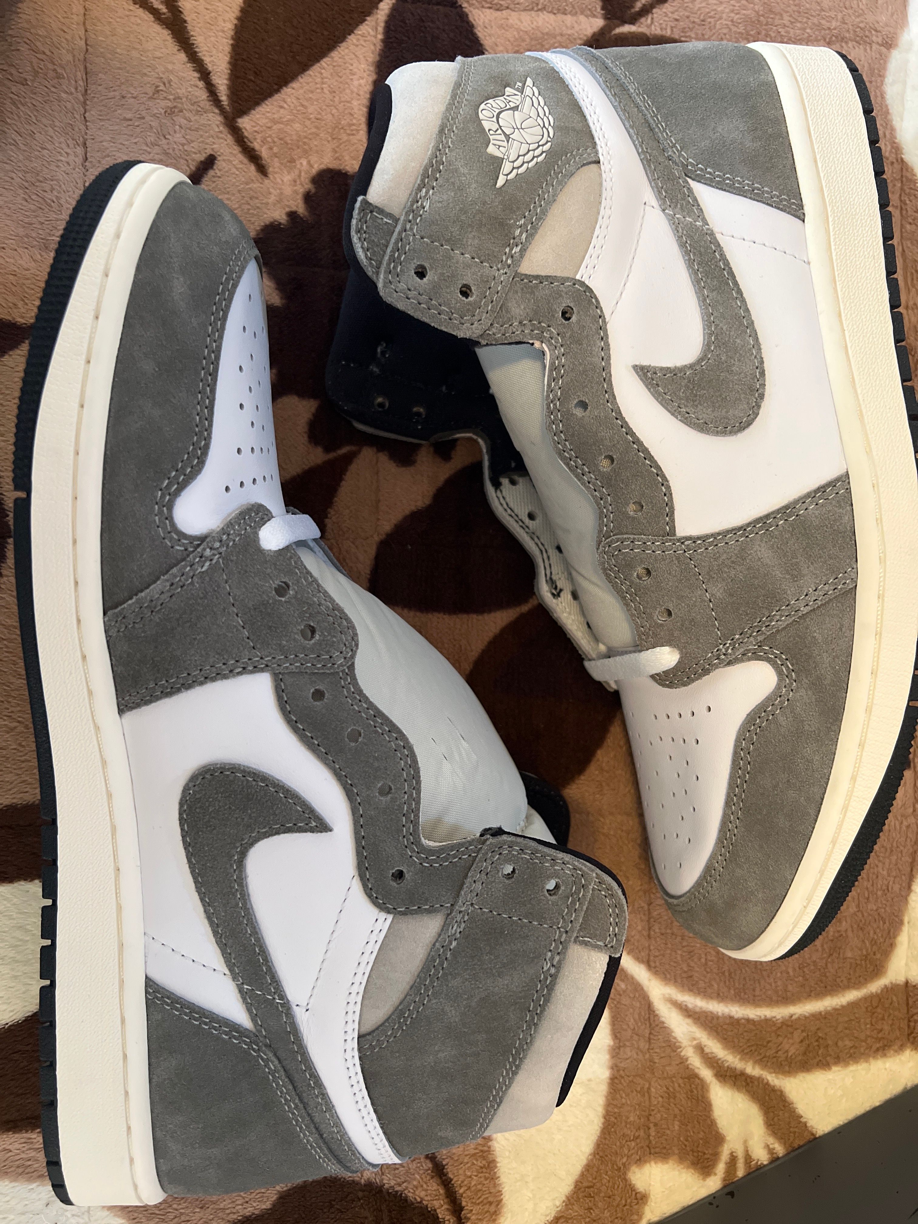 Nike Air Jordan 1 Retro High OG "Black and Smoke Grey"
