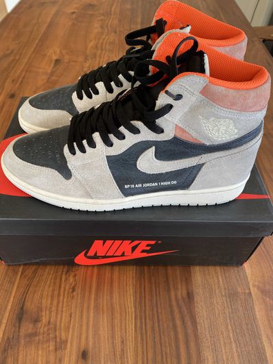 Nike Air Jordan 1 RETRO High OG "Hyper Crimson"
