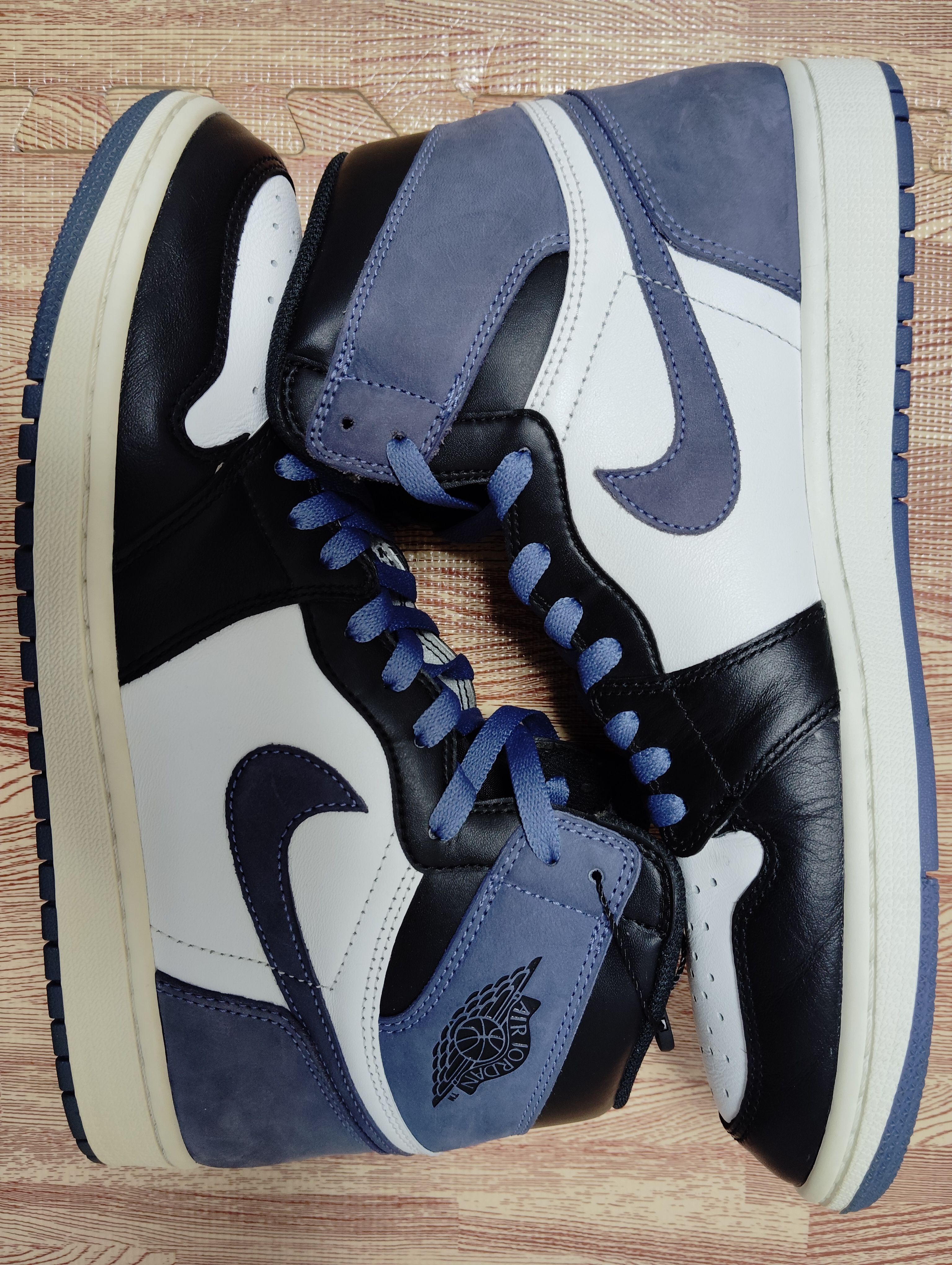 Nike Air Jordan 1 Retro High "Blue Moon"