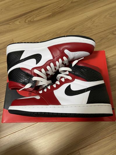 Nike Women's Air Jordan 1 High OG "Satin Red"