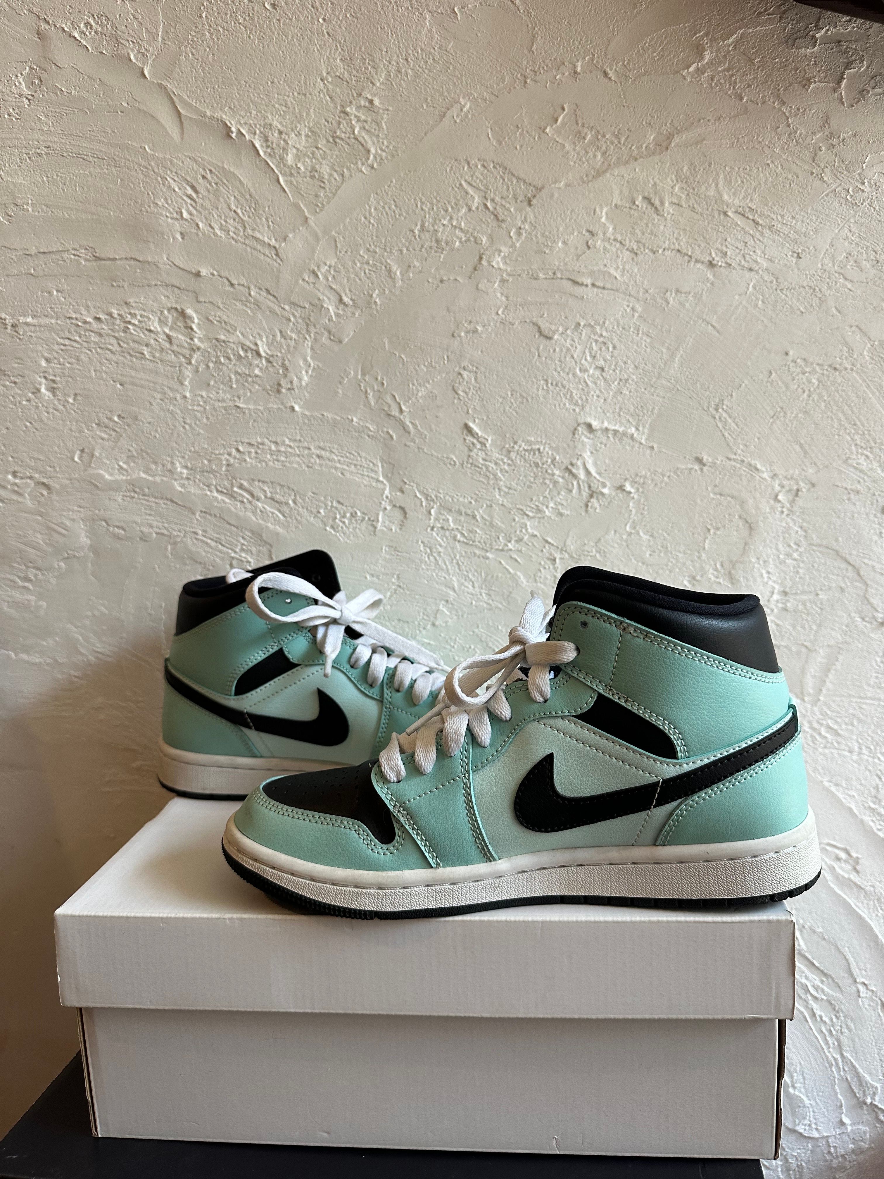 NIKE Women's AIR JORDAN 1 MID "AQUA BLUE"